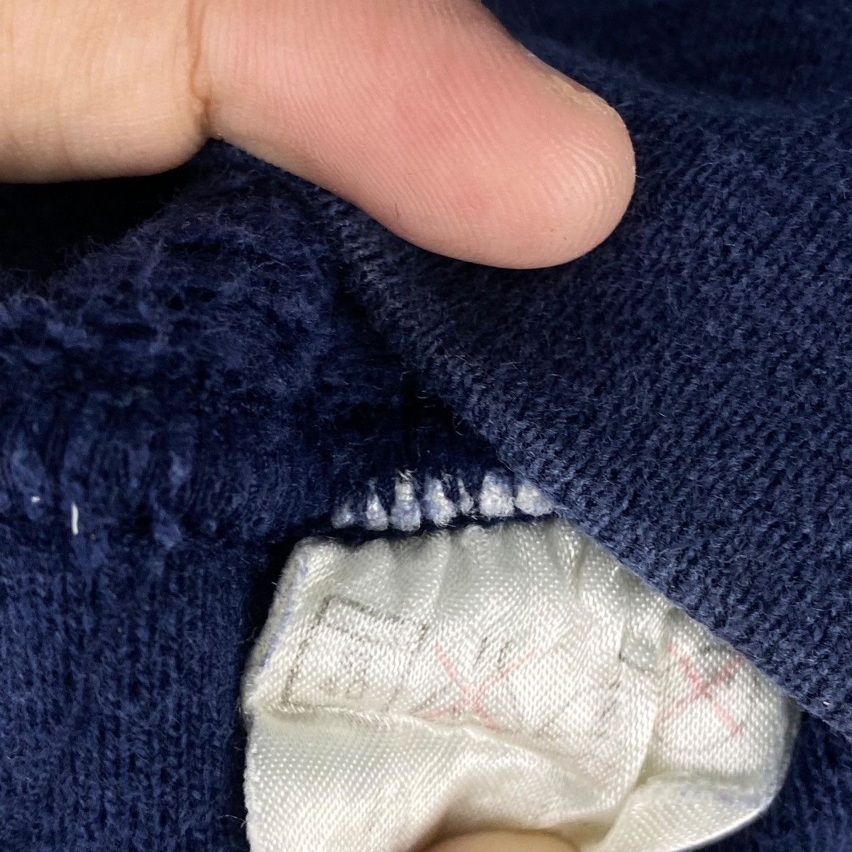 Farah × Vintage Vintage Farah Small Embroidered Logo Crewneck Sweatshirt Size L / US 10 / IT 46 - 6 Thumbnail
