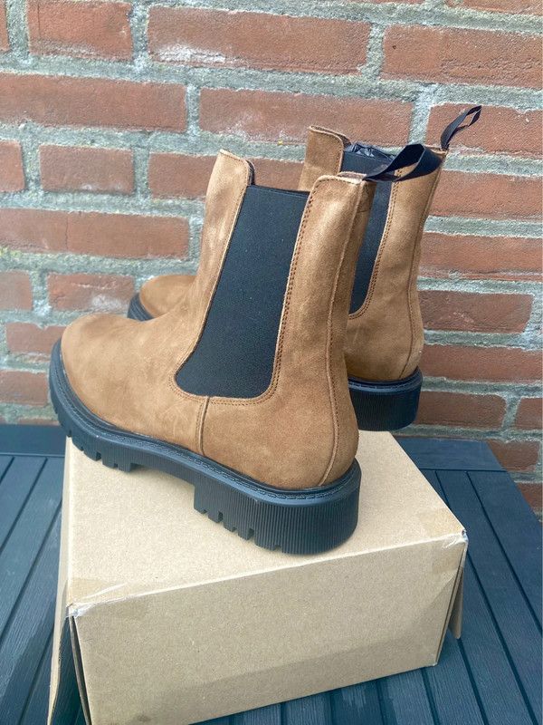 Les Deux Tatum suède Chelsea boots 43 Portugal brown new Size US 10 / EU 43 - 3 Thumbnail
