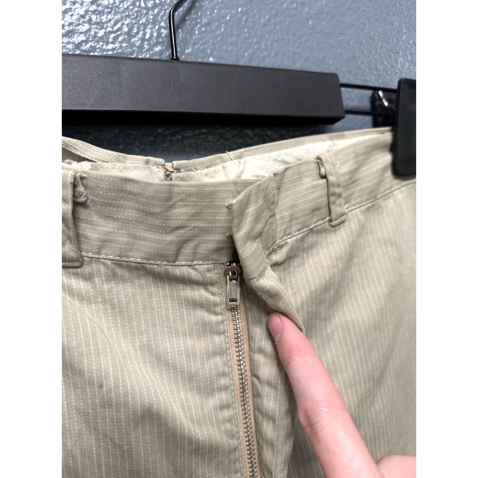 Vintage VINTAGE Men’s Chino Pants Shirt? (Note: Original lacks a clear single main selling point; providing final title...) Size US 28 / EU 44 - 4 Thumbnail