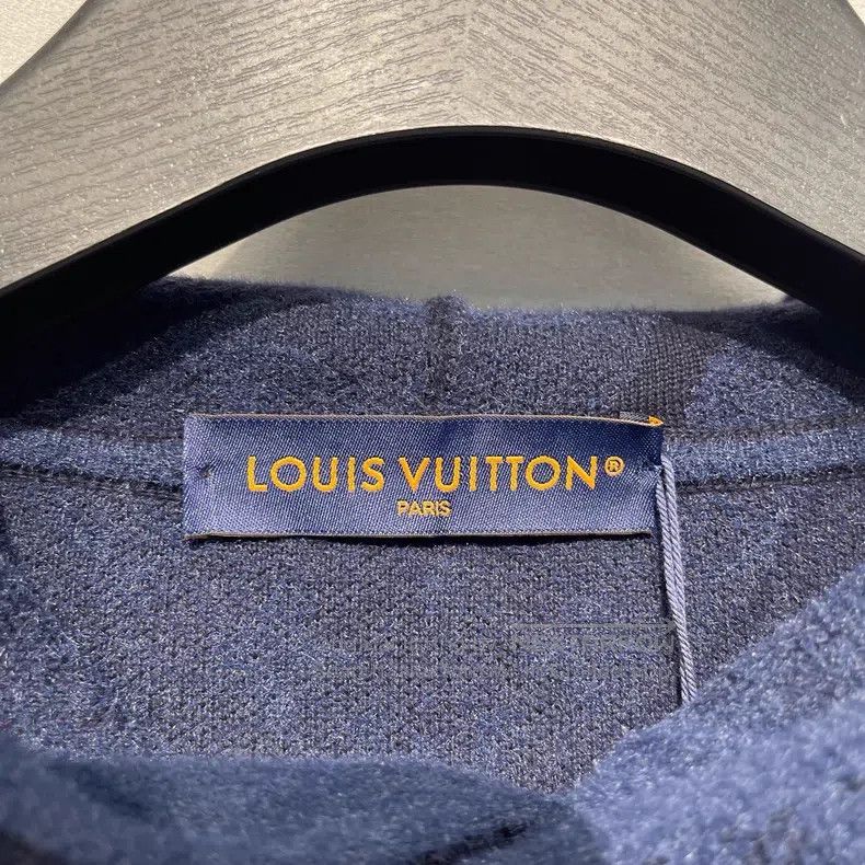 Louis Vuitton Louis Vuitton Logo printed patchwork sweatshirt Size US M / EU 48-50 / 2 - 3 Thumbnail