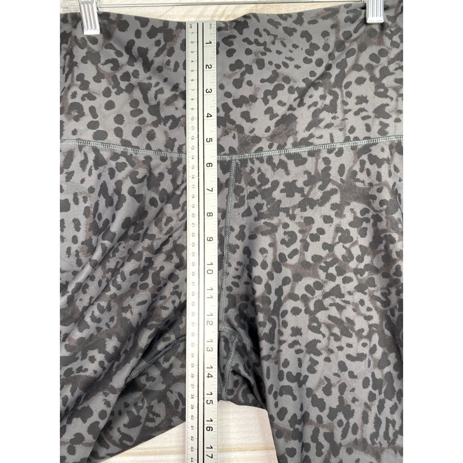 Old Navy Old Navy Active Powersoft Leggings Gray Black Cheetah Animal Print High Rise Gym Size 40" / US 18 - 4 Thumbnail