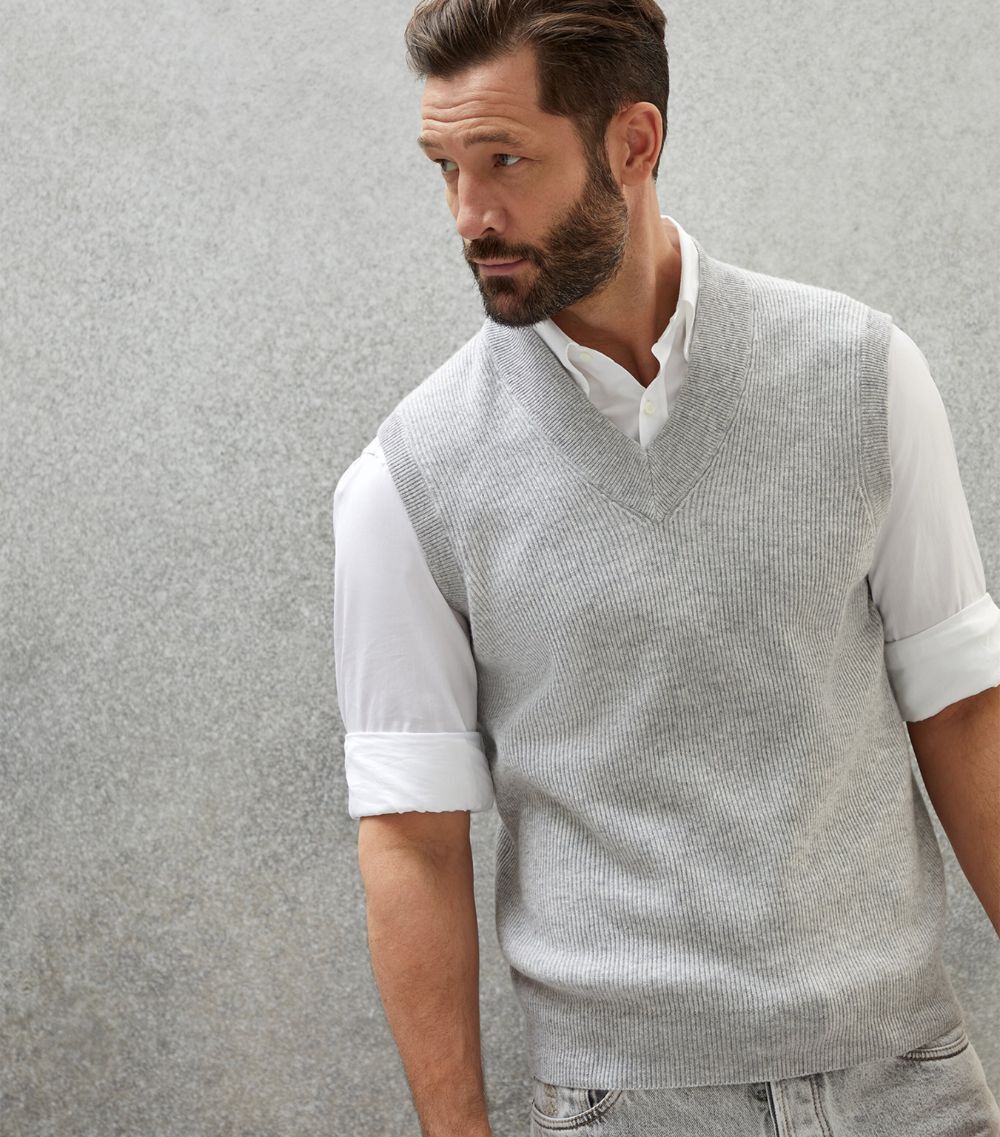 Brunello Cucinelli o1w1db10924 Cashmere Knitted Vest in Light Grey Size US M / EU 48-50 / 2 - 1 Thumbnail