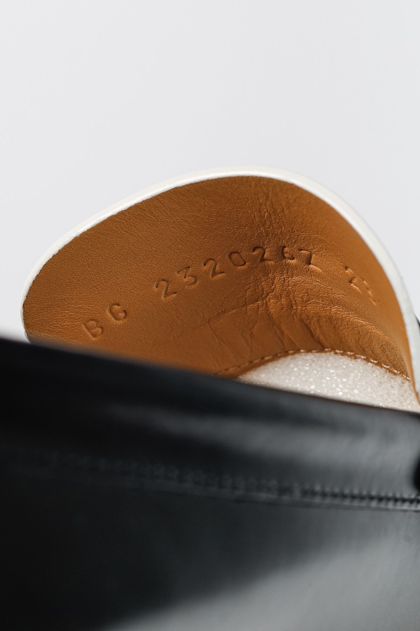 Hermes Hermes Hour Noir & Blanc Glazed Calfskin "H" Loafers Size US 7 / IT 37 - 11 Thumbnail