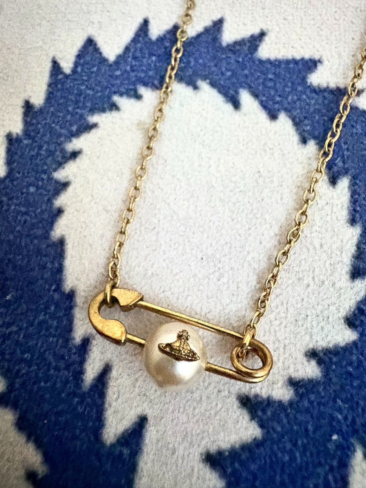 Vivienne Westwood Vivienne Westwood Gold Saturn Brooch Necklace Size ONE SIZE - 1 Thumbnail