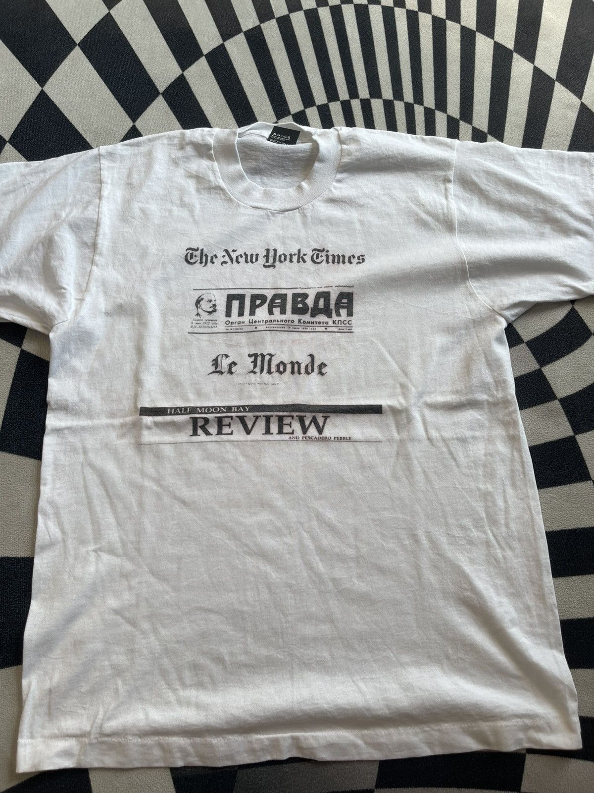 Vintage Vintage 90s Half Moon Bay Review "World Press" Promo T-Shirt Size US L / EU 52-54 / 3 - 2 Thumbnail