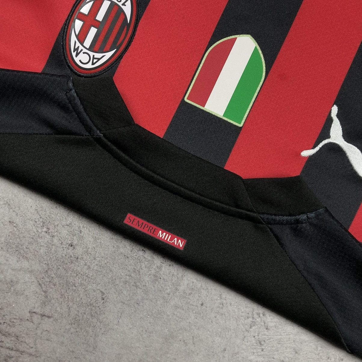 Puma AC Milan 2022-2023 Puma Home Soccer Jersey Kit Size US M / EU 48-50 / 2 - 22 Thumbnail