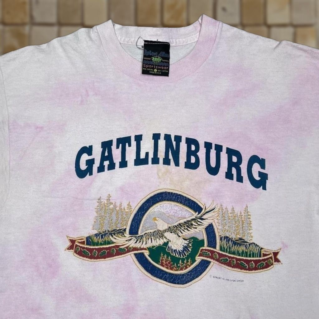 Other VINTAGE 90s Gatlinburg Souvenir Graphic Tie Dye Single Stitch T-Shirt Large Mens Pink White Tie Dye Graphic Spellout Front 90s Mens Shirt XY38 Size US L / EU 52-54 / 3 - 1 Thumbnail