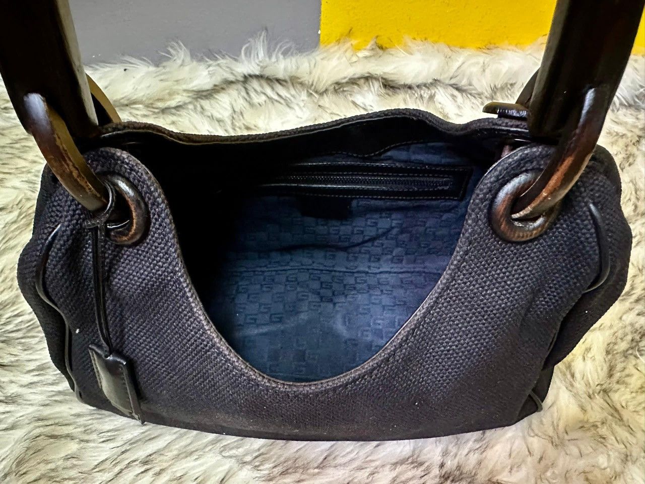 Gucci Authentic Gucci Canvas Wooden Handle Hobo Bag Size ONE SIZE - 5 Thumbnail