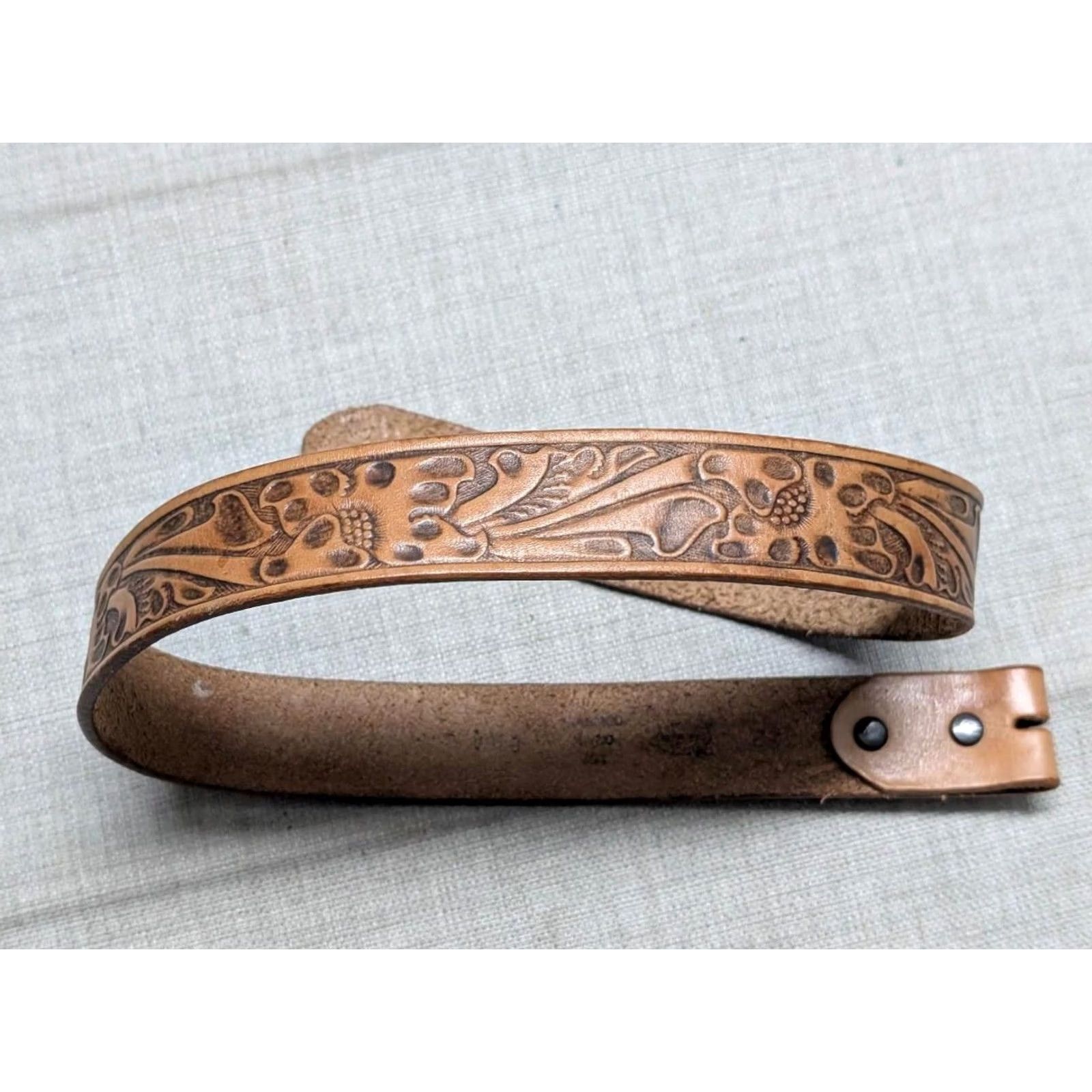 Vintage VINTAGE western belt belt 30 brown tooled cowhide leather floral buckled buckle western Mens Size 30 - 4 Thumbnail