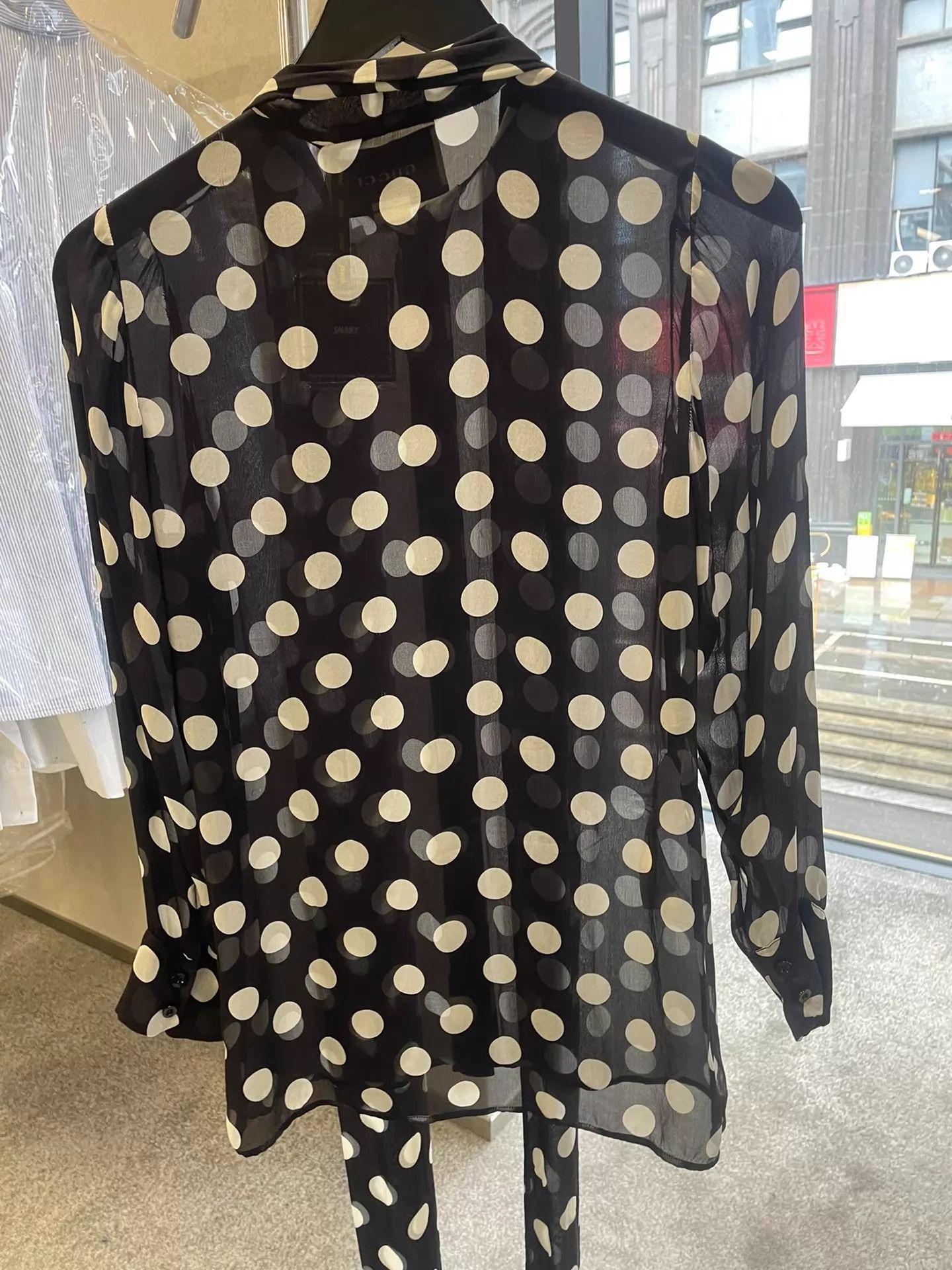 Gucci Gucci Polka Dot Shirt Size 38 Excellent Condition Size XS / US 0-2 / IT 36-38 - 2 Thumbnail