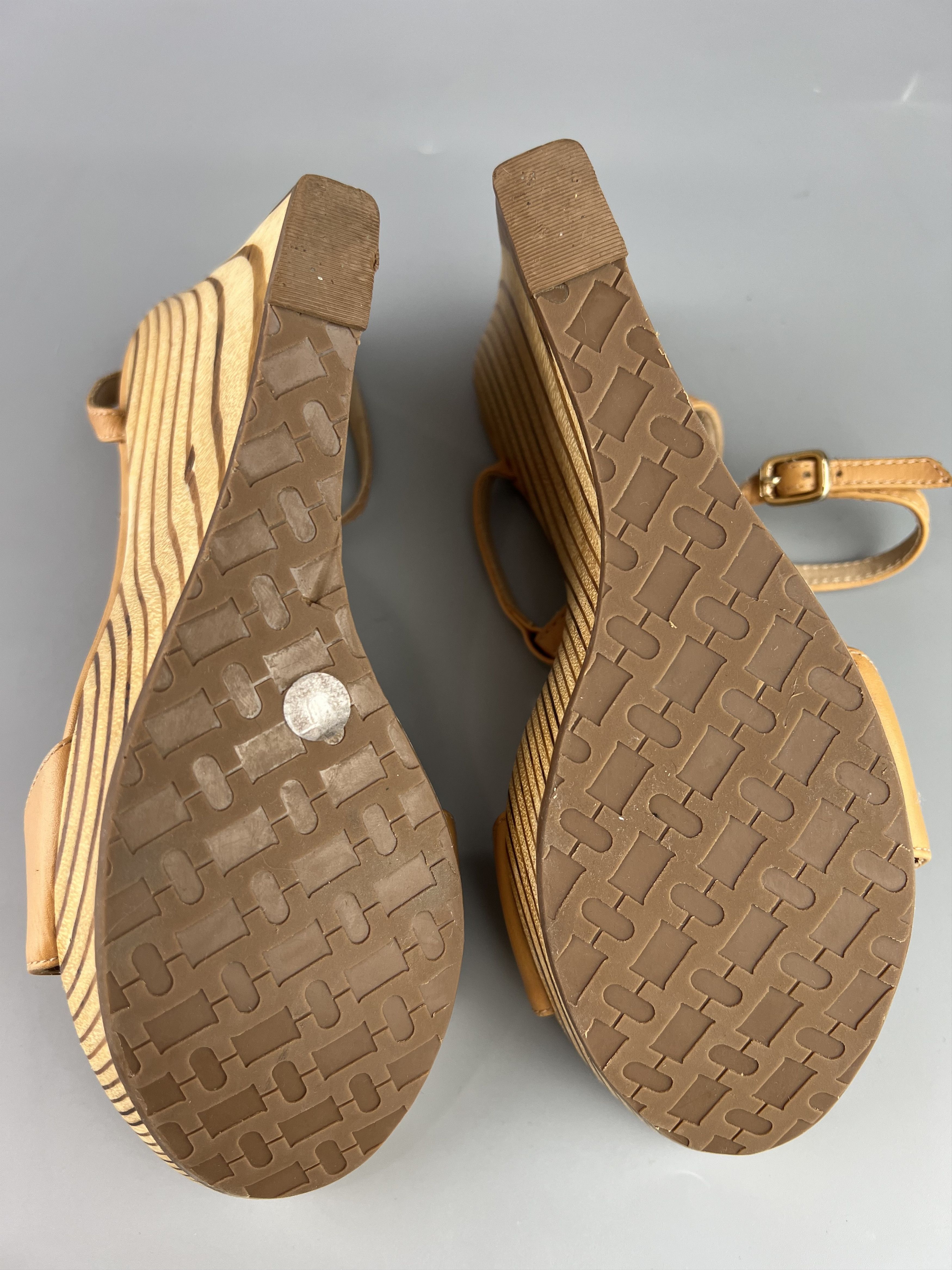 Diane von Furstenberg Diane Von Furstenberg Platform Wedge Wood Heels Size 7 Size US 7 / IT 37 - 6 Thumbnail