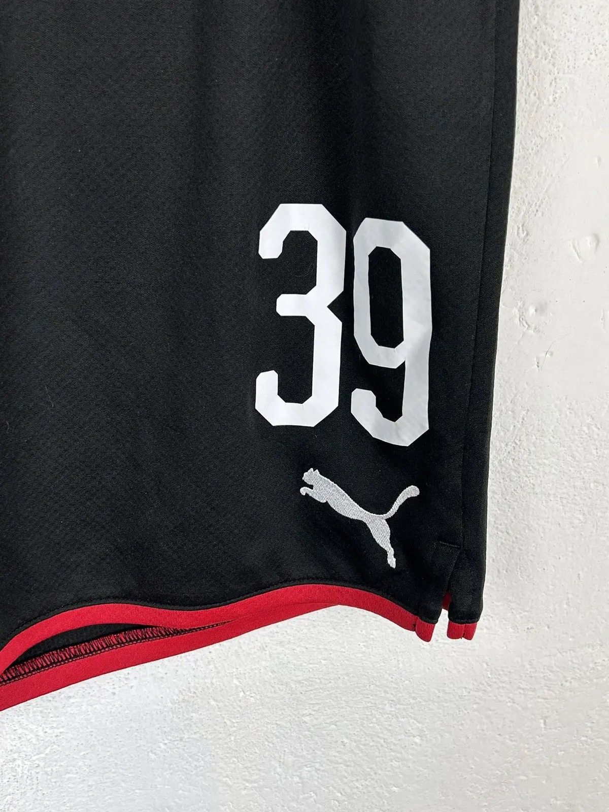 Puma Puma x AC Milan 2018/19 #39 Lucas Paquetá Shorts Size US 38 / EU 54 - 2 Thumbnail