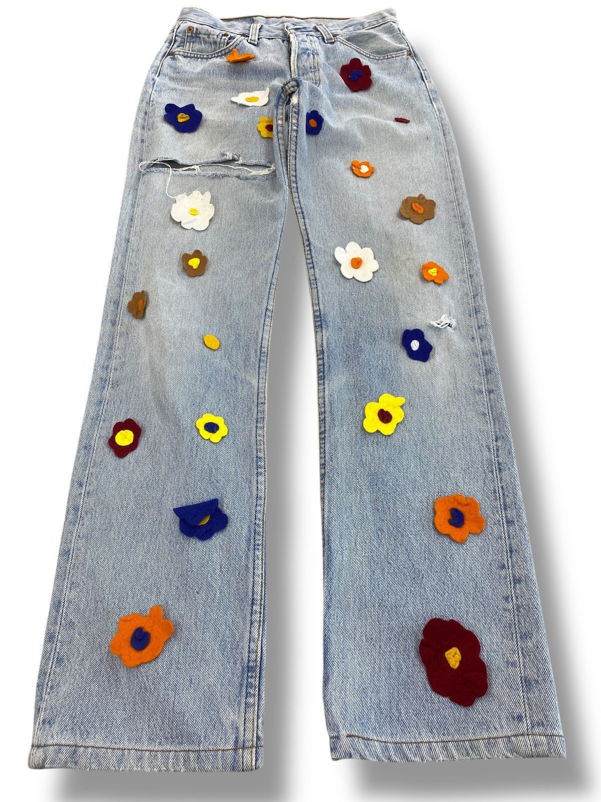 Levi's Levi's 501 distressed denim jeans with floral patches jeans Size 26" / US 2 / IT 38 - 1 Thumbnail