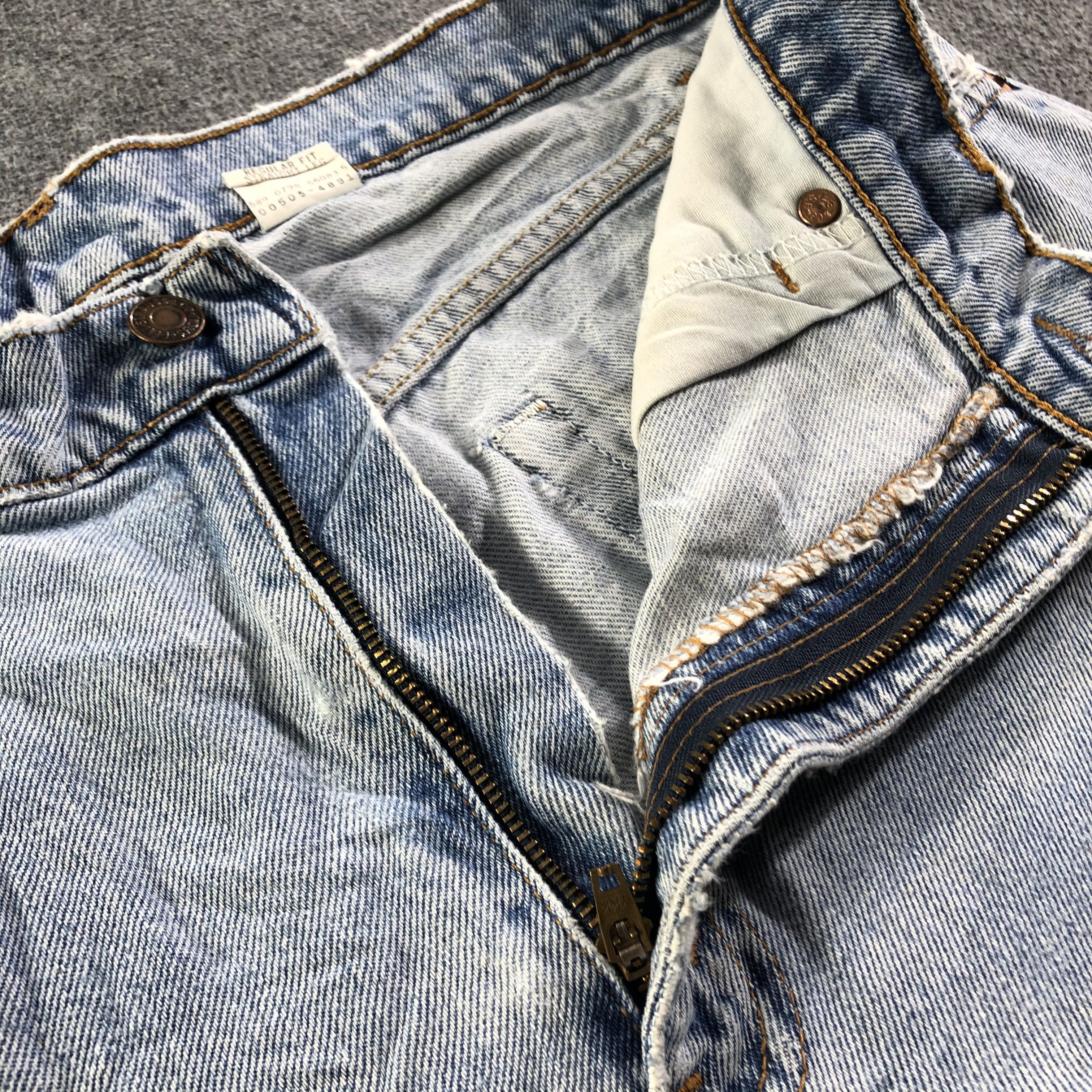 Levi's Vintage 90s Light Wash Levis 505 Jeans-J3346 Size US 33 - 9 Thumbnail