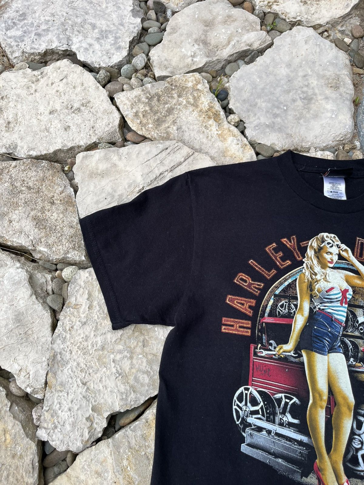 Harley Davidson Vintage Harley-Davidson pinup girl lady wheels t-shirt tee Size US M / EU 48-50 / 2 - 5 Thumbnail