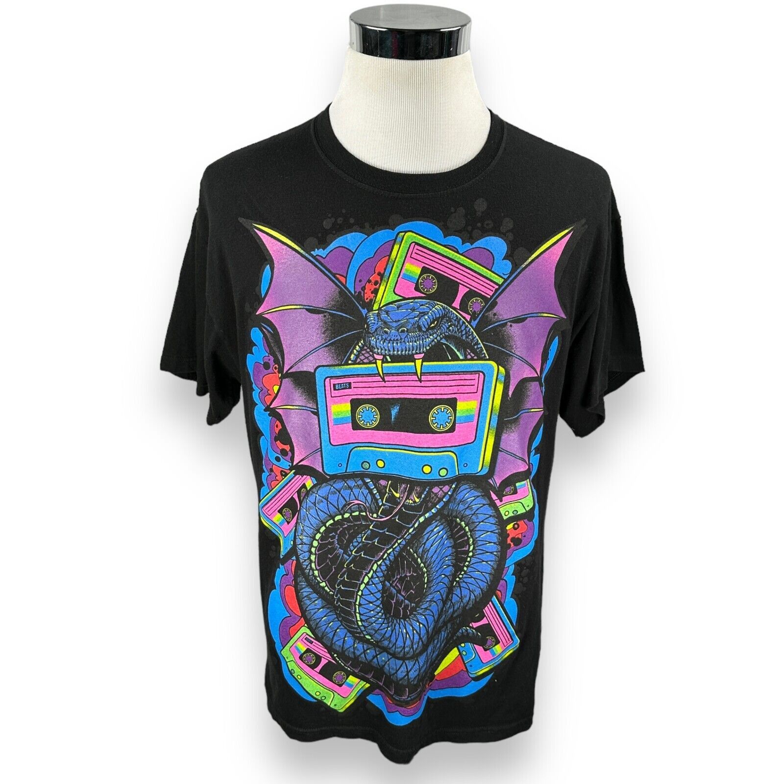 The Unbranded Brand Vintage Dragon Cassette Tape T-Shirt AOP 90s Large Black Size US L / EU 52-54 / 3 - 1 Thumbnail