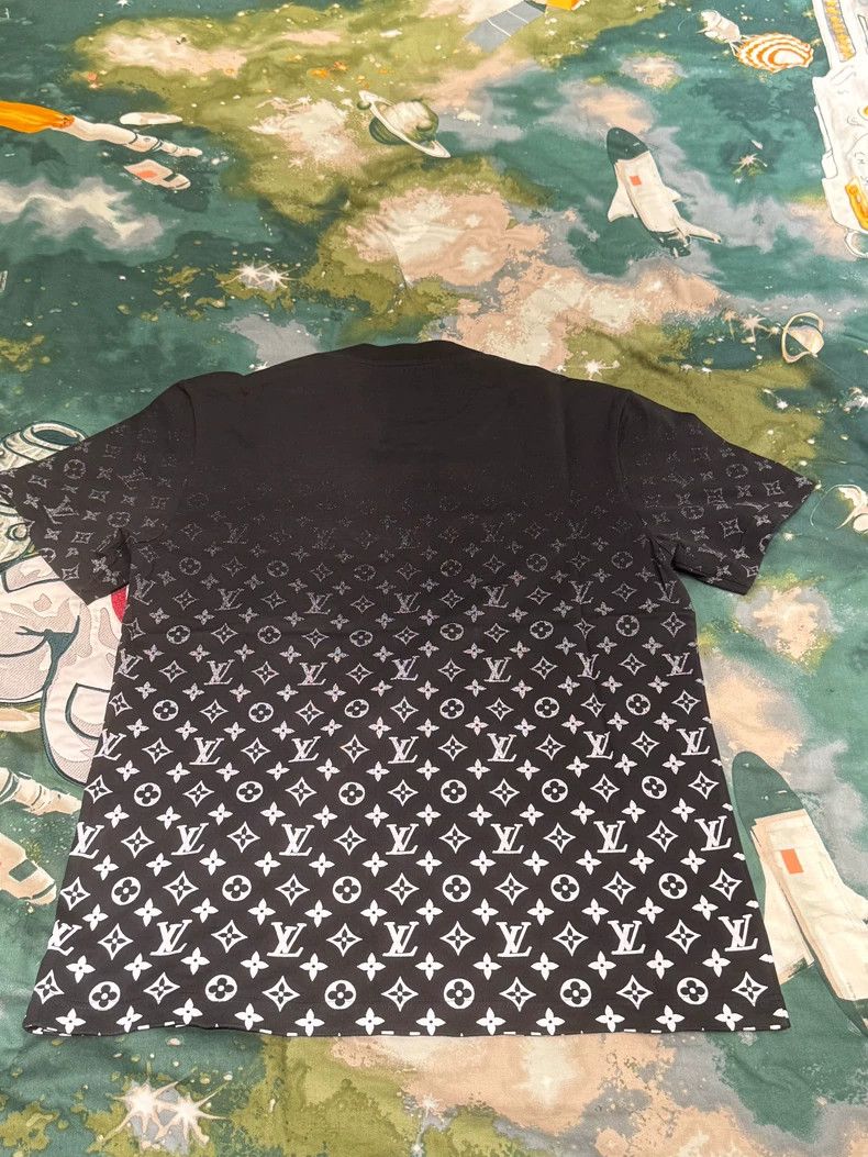 Louis Vuitton Louis Vuitton Gradient full printed logo short sleeves Size US S / EU 44-46 / 1 - 2 Thumbnail
