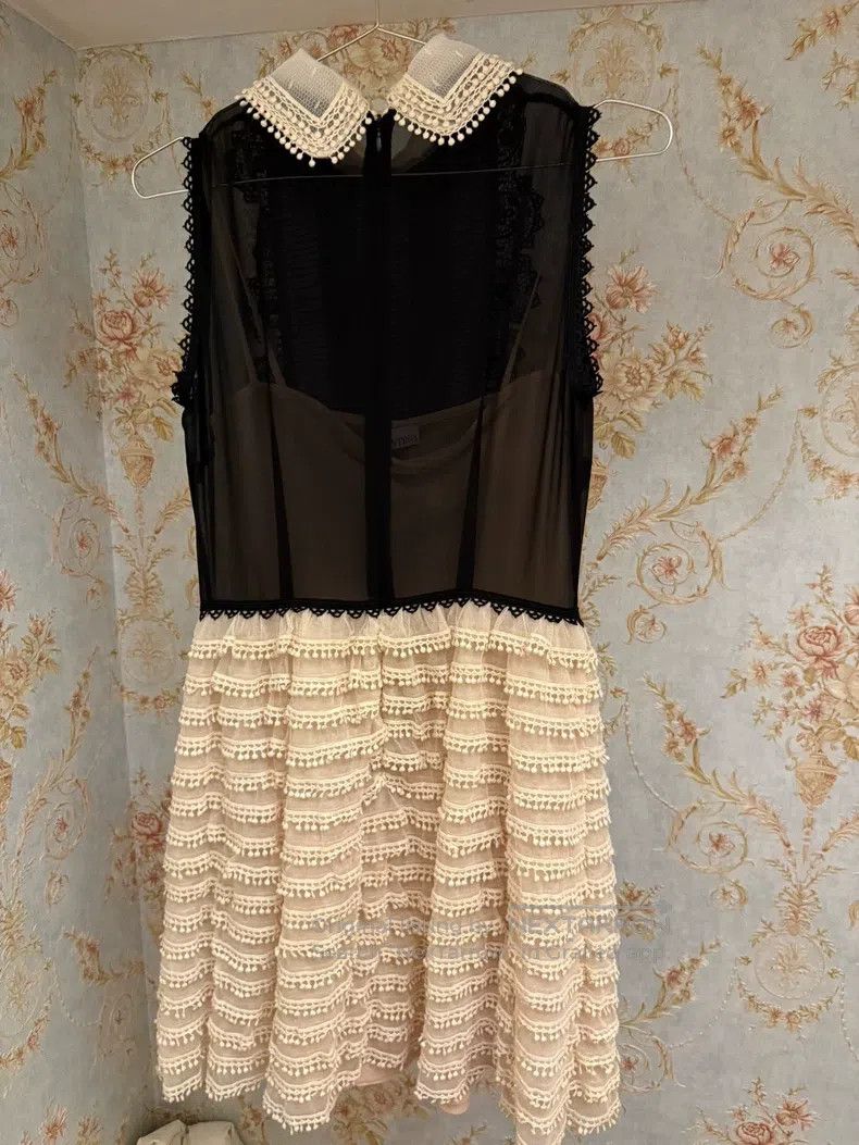 Valentino Valentino Lace doll neck dress Size M / US 6-8 / IT 42-44 - 2 Thumbnail