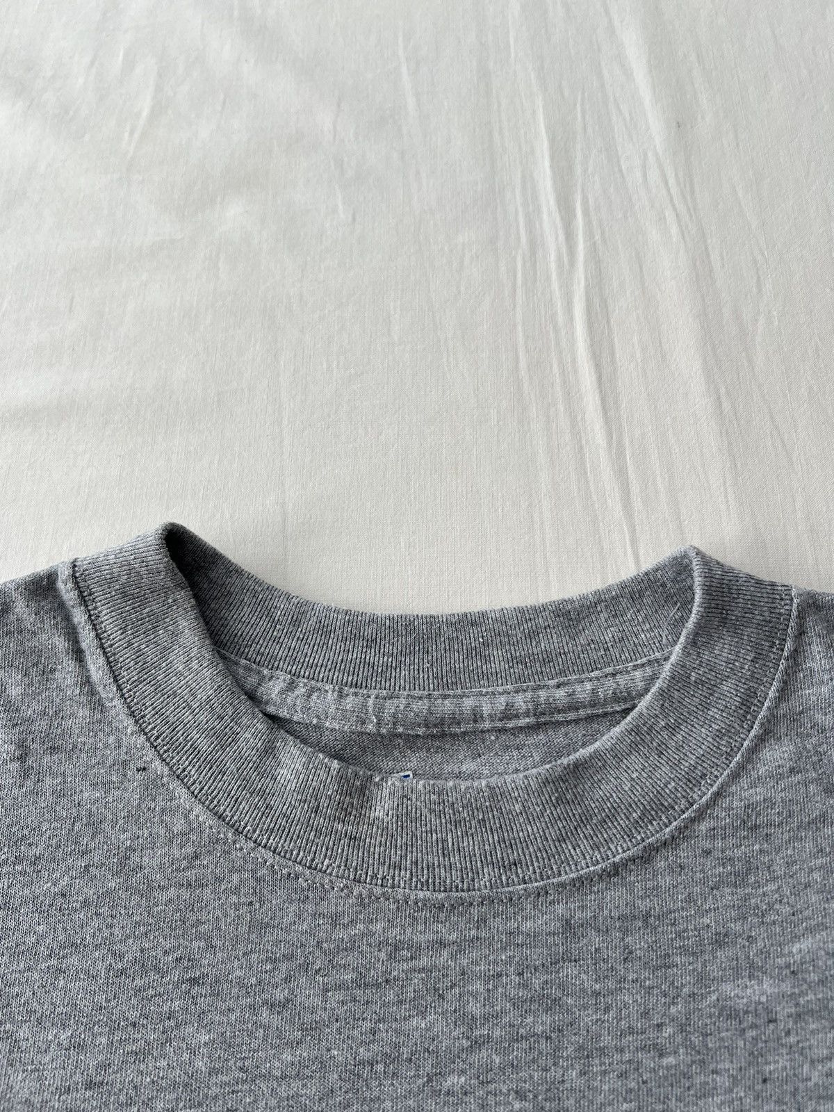 Vintage Vintage 2000s Army USA Training Reflective Print Gray Tshirt Size US S / EU 44-46 / 1 - 9 Thumbnail