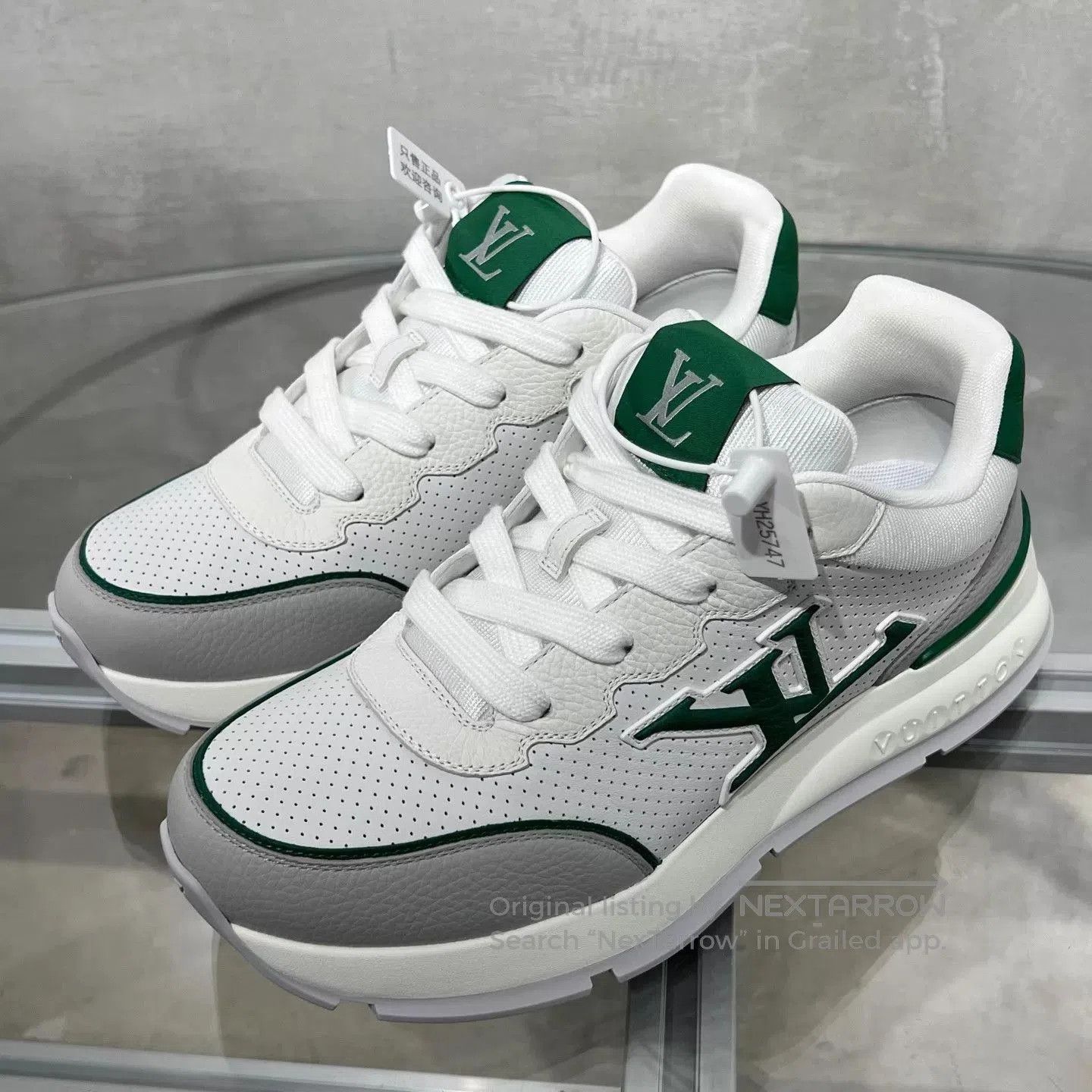 Louis Vuitton White Lowtop Sneakers Size 7. Size US 7 / EU 40 - 2 Thumbnail