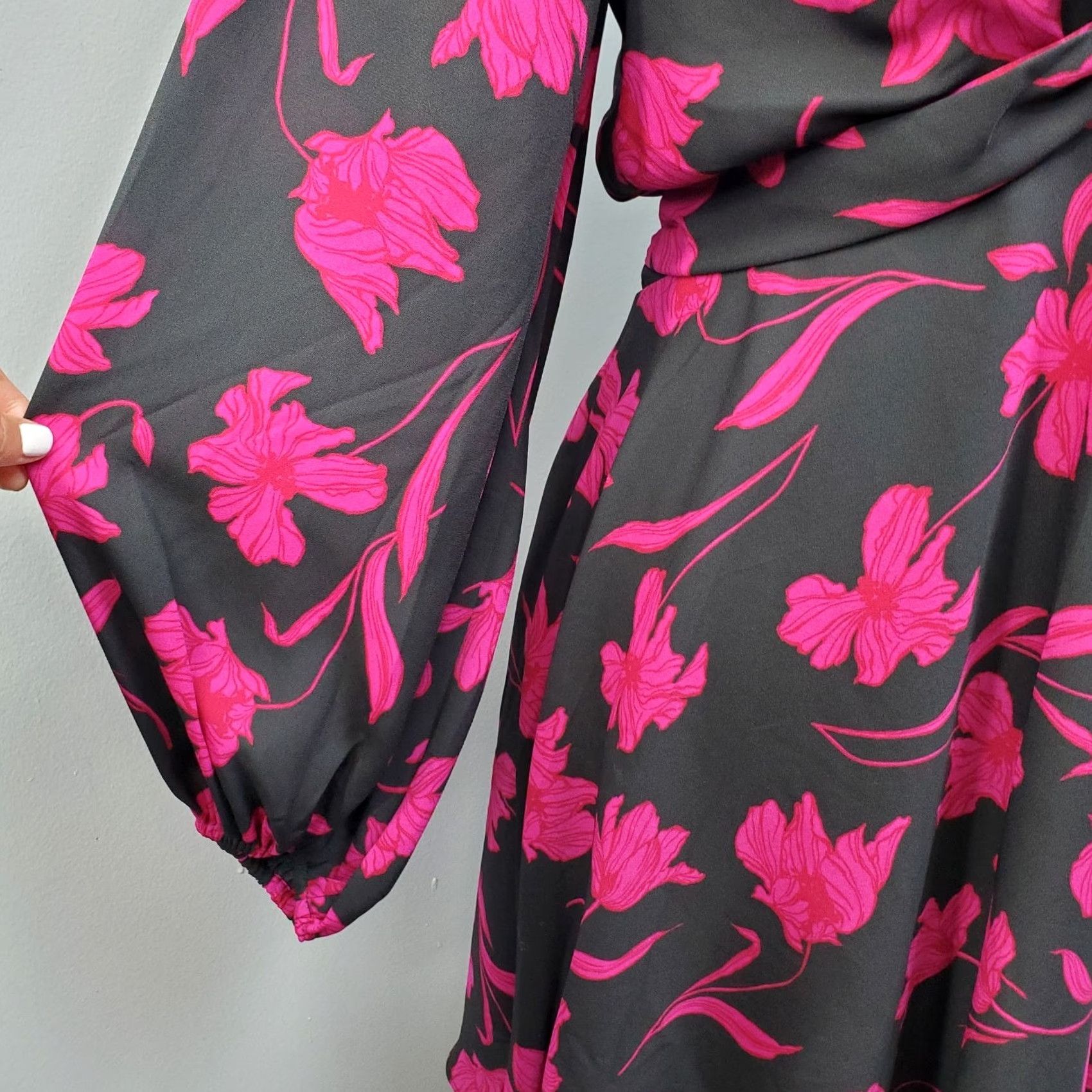 Banana Republic Banana Republic Dress Womens 10 Floral Black Pink Balloon Sleeve Fit & Flare Midi V-Neck Size L / US 10 / IT 46 - 7 Thumbnail