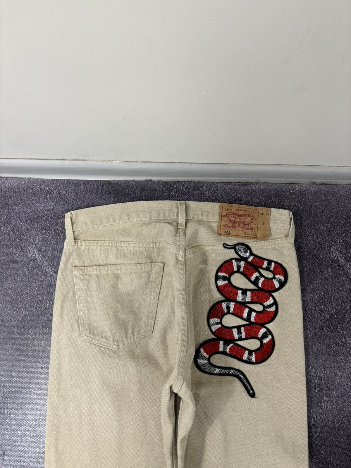 Levi's Vintage 90s Levi’s 501 Cream Custom Snake Hype Denim Jeans Size US 36 / EU 52 - 7 Thumbnail