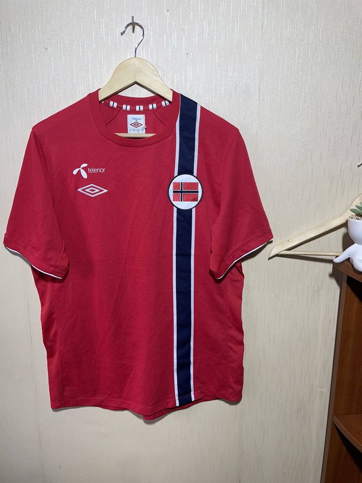 Vintage Umbro Norway 2012 soccer jersey Size US L / EU 52-54 / 3 - 1 Thumbnail