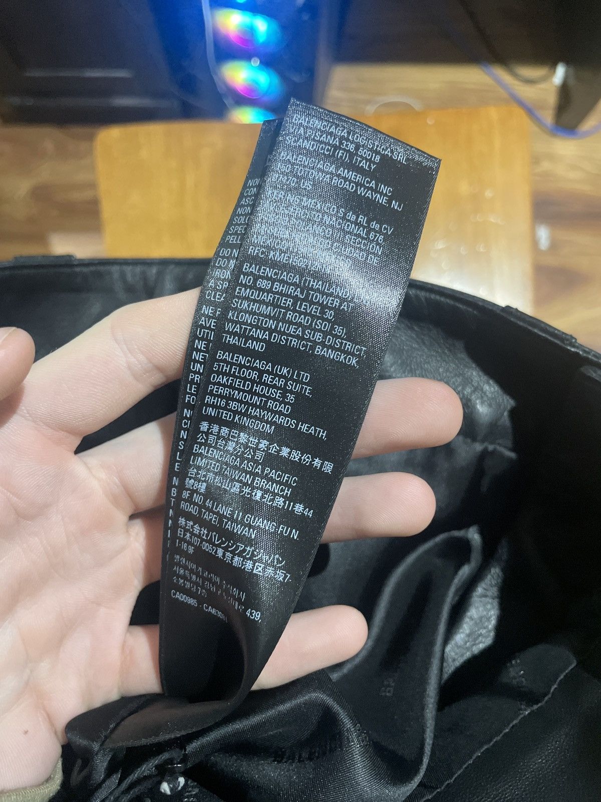 Balenciaga *Sample* Balenciaga Leather Baggy Cropped Trousers 30W Size US 30 / EU 46 - 4 Thumbnail