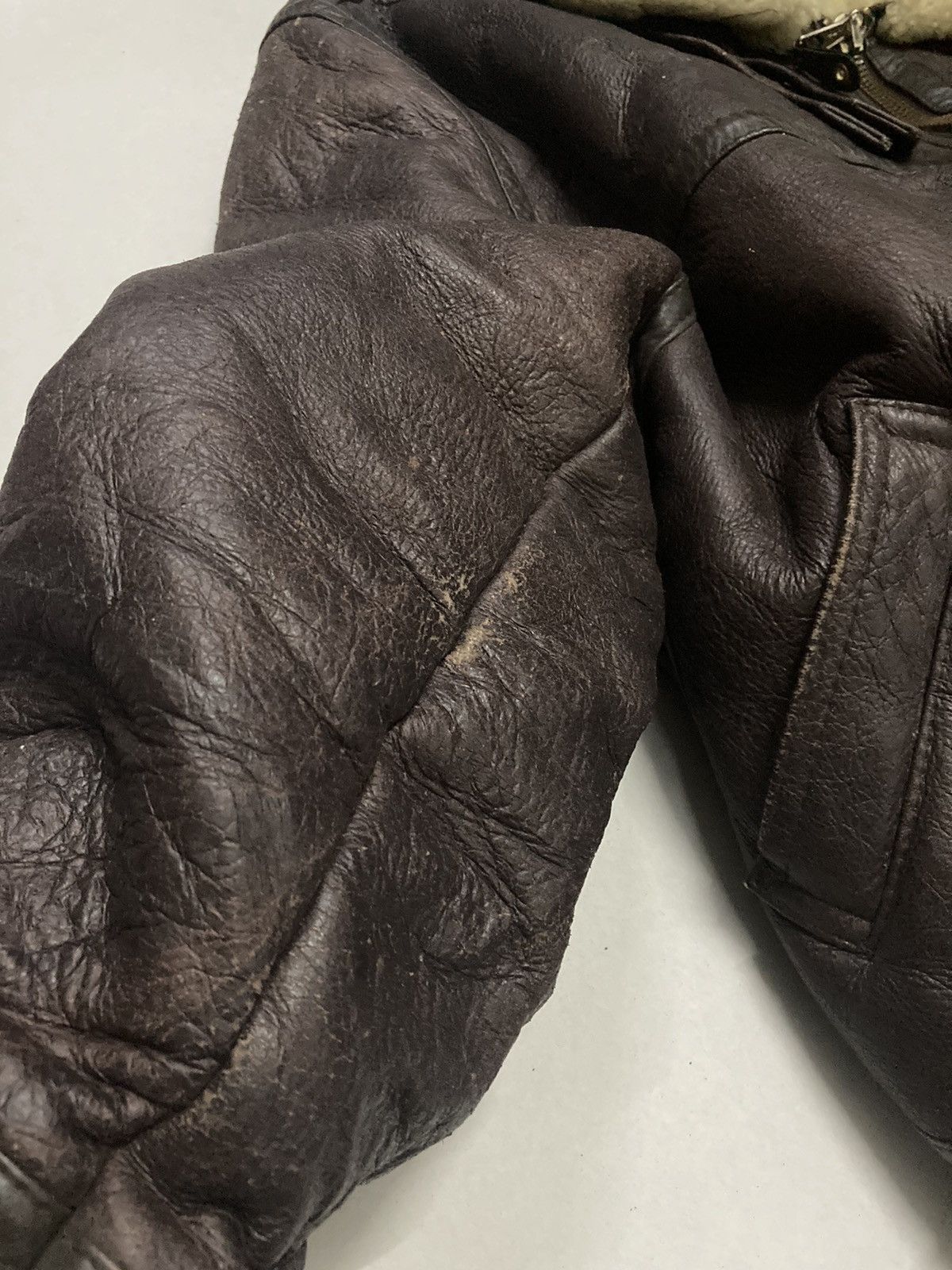 Leather Vintage U.S Army Aviation B-3 Leather Jacket Made in Uruguay Size US L / EU 52-54 / 3 - 19 Thumbnail
