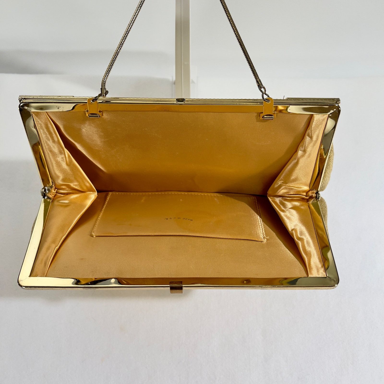 Vintage Clutch Purse Made in USA 11.5"x5.5" Gold Metallic Chain Size ONE SIZE - 3 Thumbnail