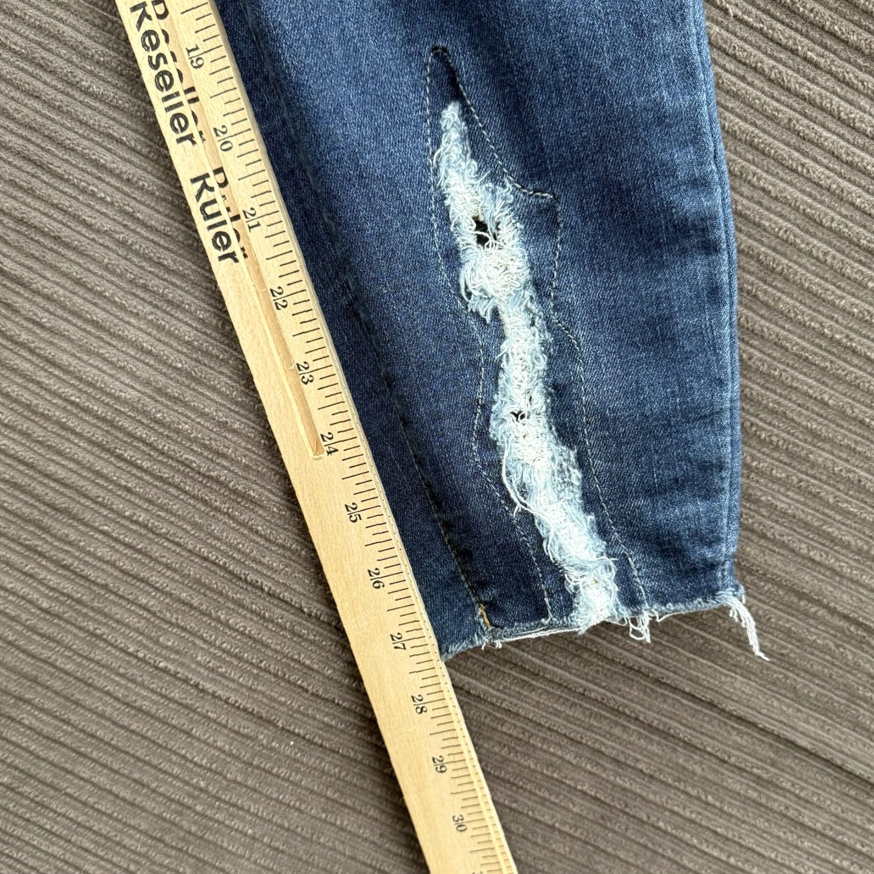 Vintage Judy Blue Jeans Women 28 Blue Cotton Denim Mid Rise Distressed Skinny Fit Casual Style 28 in Inseam 27 Short Bow Zipper Button Logo Vintage? No Size 28" / US 6 / IT 42 - 7 Thumbnail
