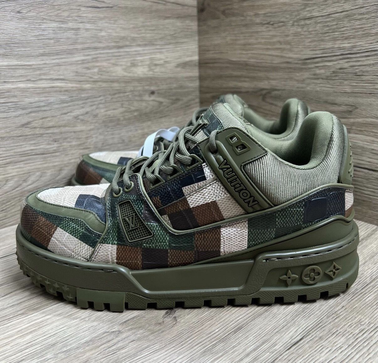Louis Vuitton Louis Vuitton Trainer Maxi Mosaic Checkerboard Sneaker J41 Size US 8 / EU 41 - 1 Thumbnail