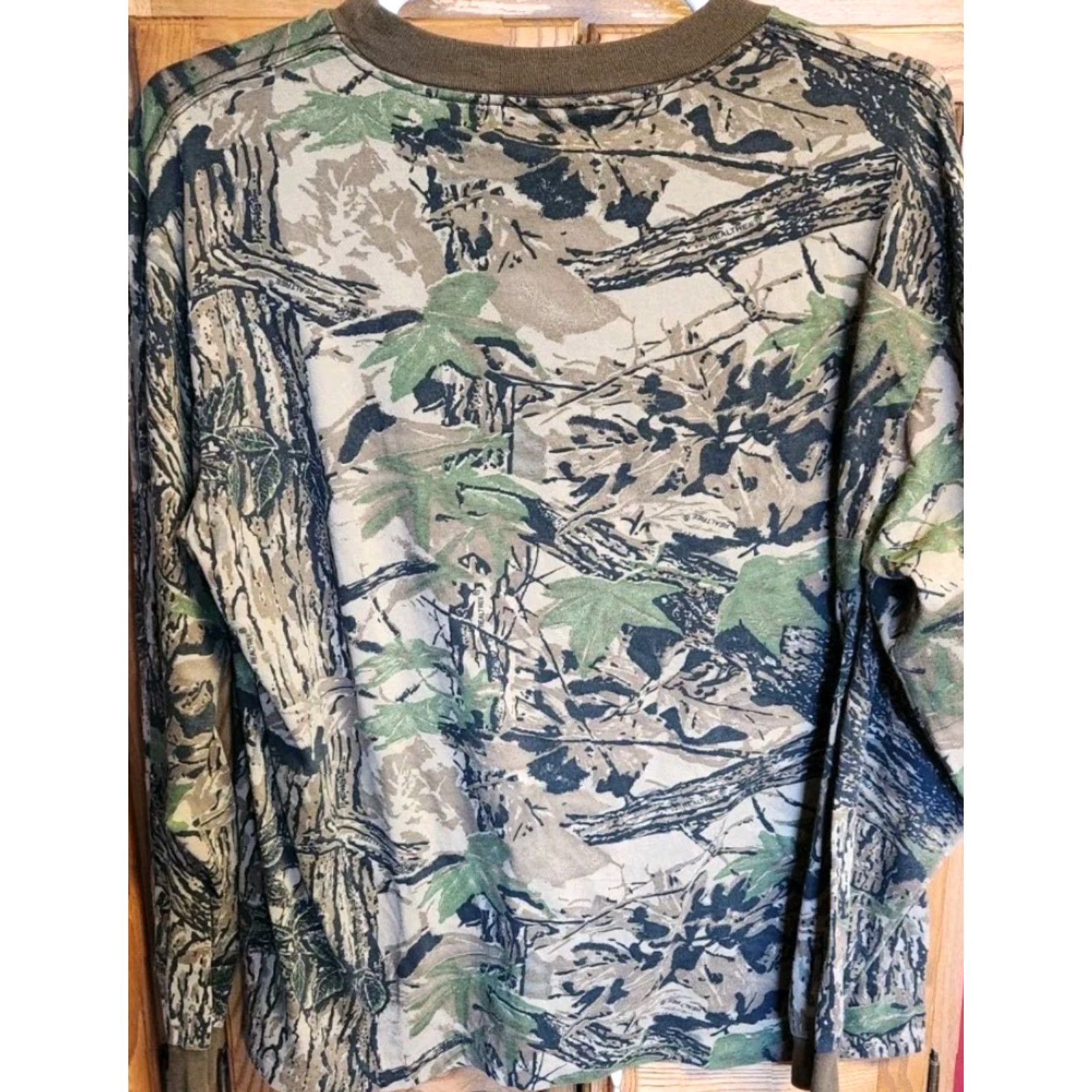 Realtree LIBERTY Realtree Camo Pocket T Shirt Long Sleeve Men's 2XL Vintage USA MADE Shirt XXL Camouflage Pocket T-Shirt 90s Mens Size US XXL / EU 58 / 5 - 7 Thumbnail