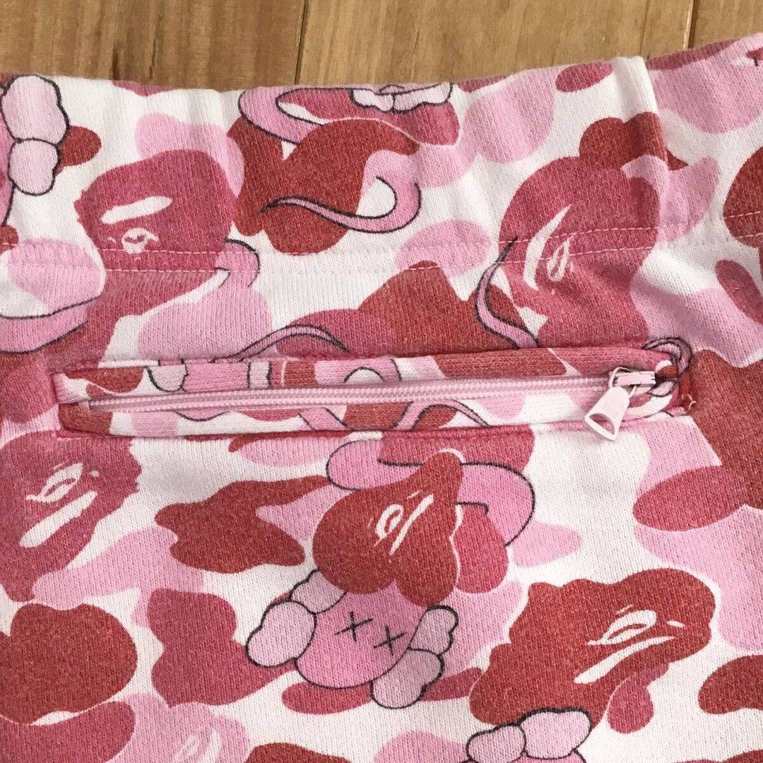 Bape × Kaws BAPE × KAWS Bendy ABC Camo Pink Sweat Shorts NIGO ★size M Size US 32 / EU 48 - 6 Thumbnail
