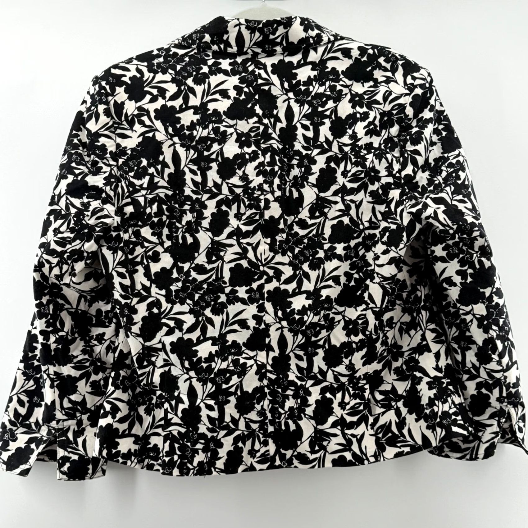 Vintage Apostrophe Blazer Women's Black Floral Print Stretch Knit Single-Breasted Size 12 Blazer, Business Casual, Workwear, Party/Cocktail Size XL / US 12-14 / IT 48-50 - 2 Thumbnail