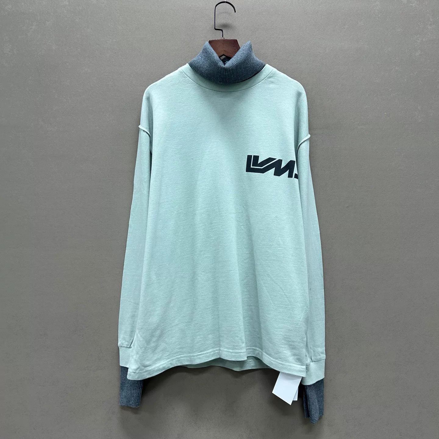 Louis Vuitton Gray Long Sleeve Mock Neck T-Shirt Size US S / EU 44-46 / 1 - 1 Thumbnail