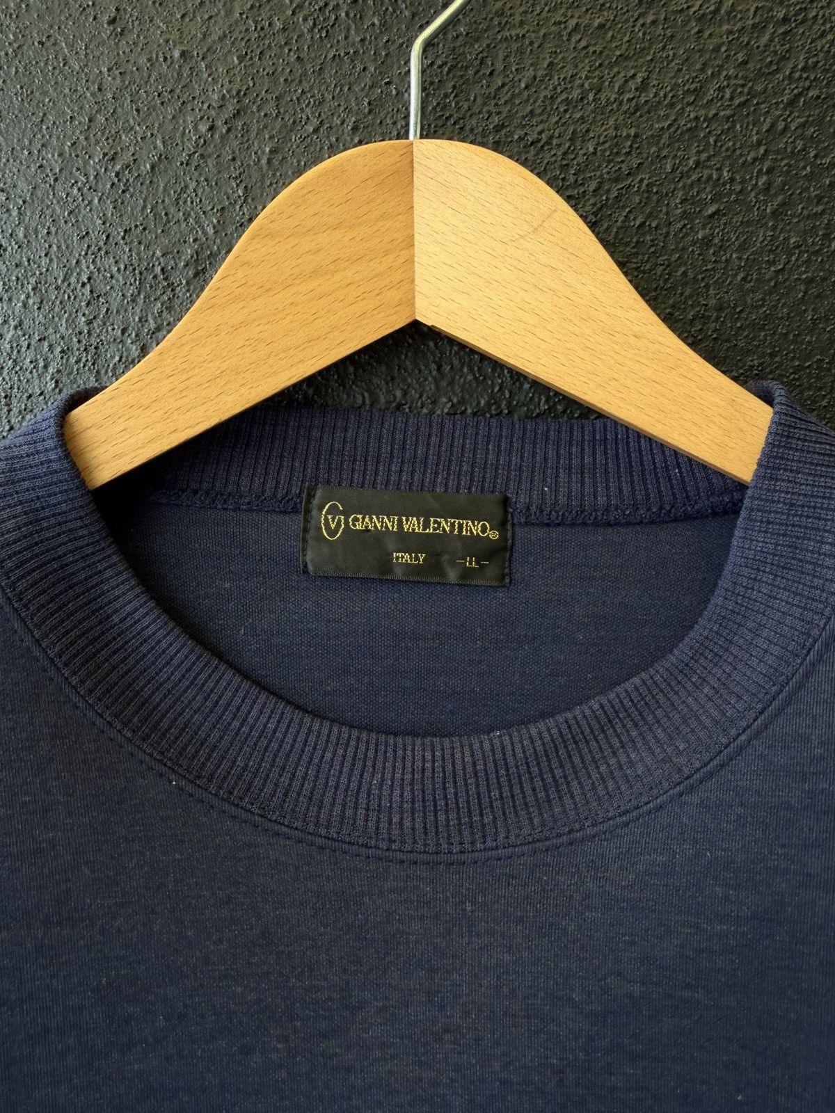 Gianni Valentino Vintage Gianni Valentino Italy Navy V Logo Sweatshirt Size US L / EU 52-54 / 3 - 3 Thumbnail