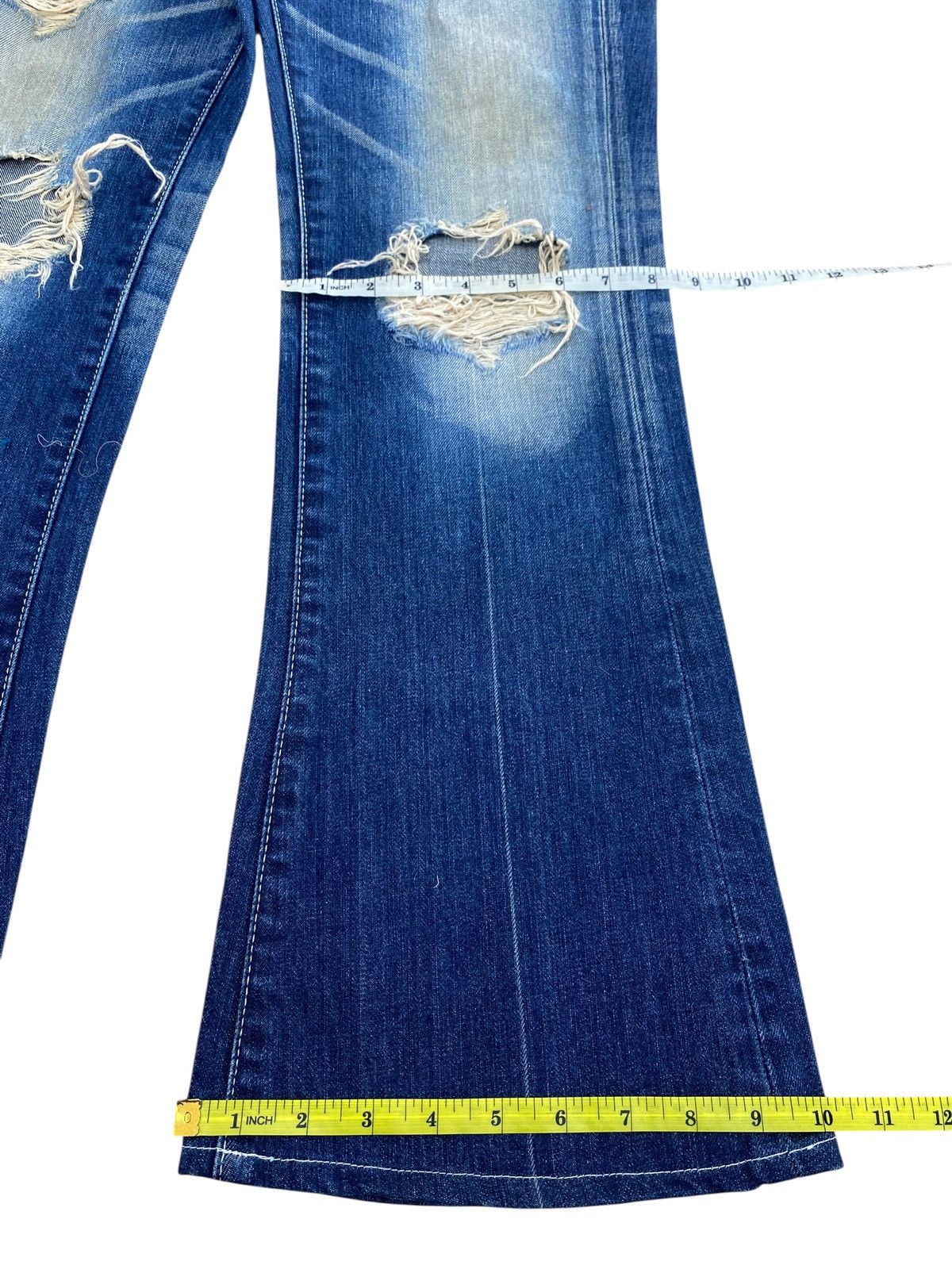 Vanquish Vanquish Gold Brand Whiskers Distressed Style Flare Jeans Size US 33 - 12 Thumbnail
