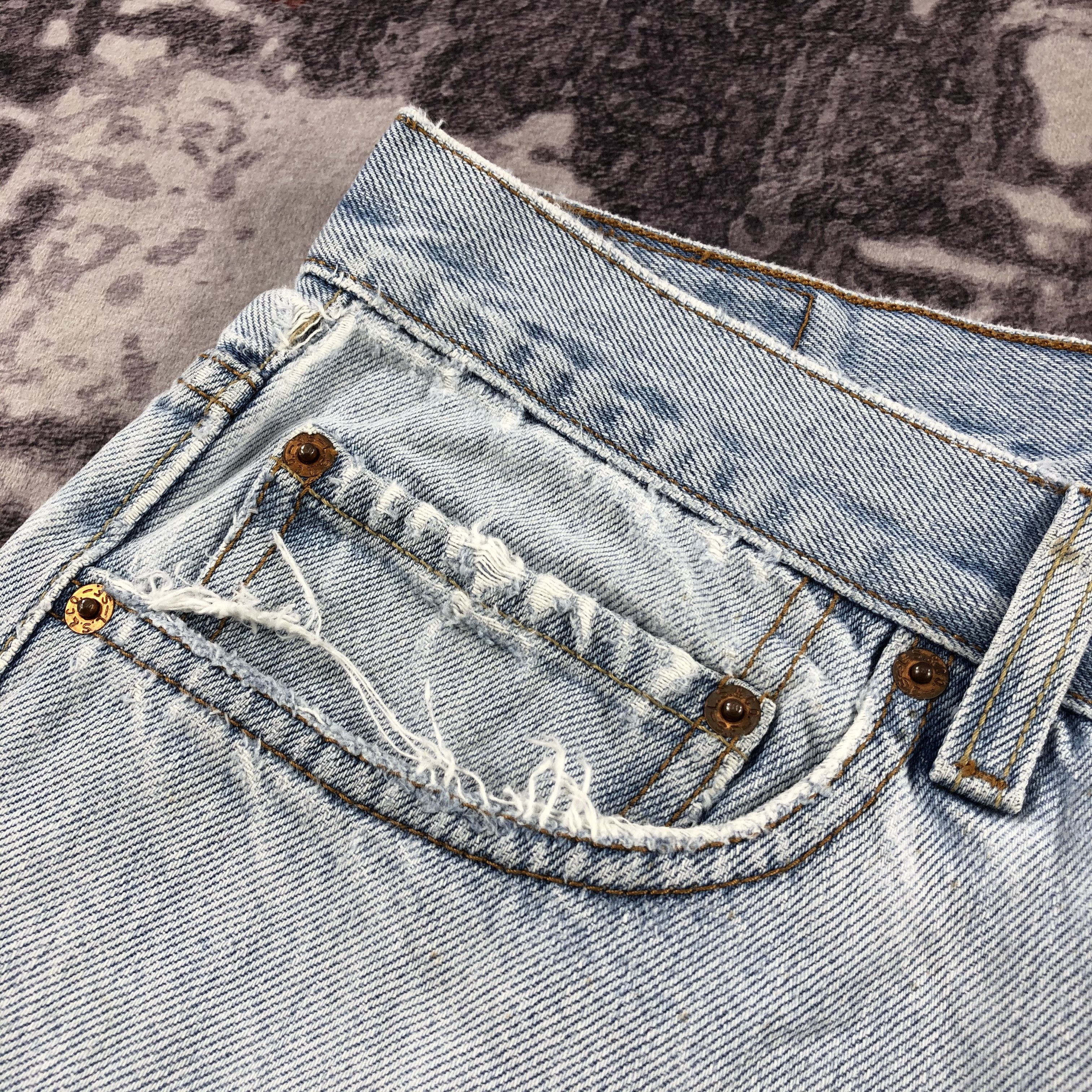 Levi's × Vintage Vintage Light Wash Levis 505 Jeans-JM2693 Size US 35 - 12 Thumbnail