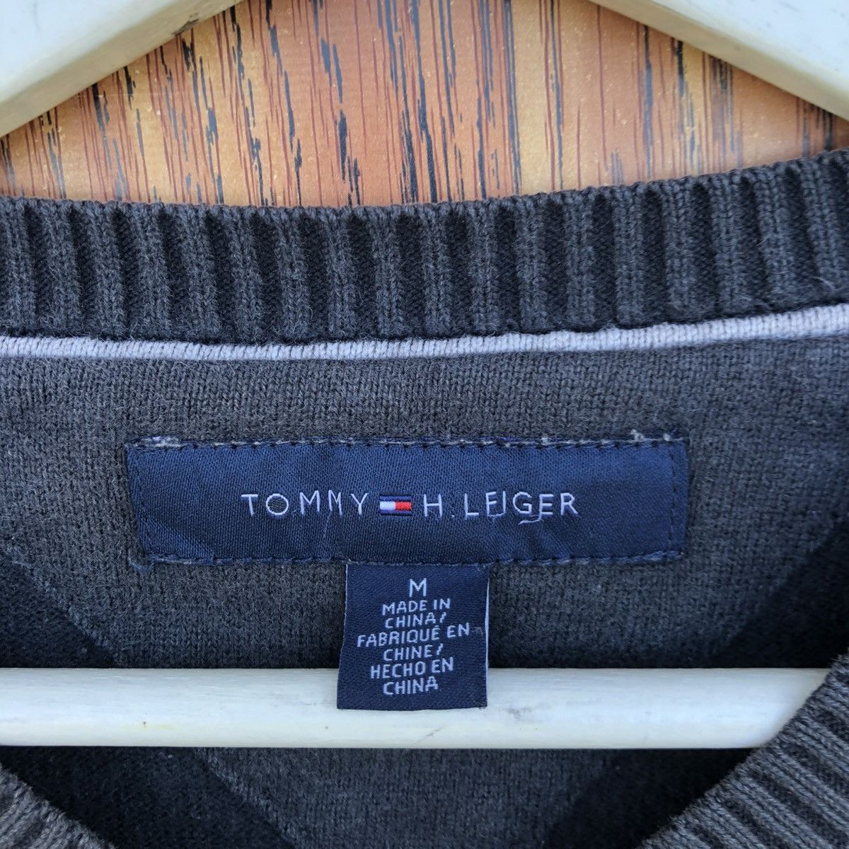 Tommy Hilfiger Tommy Hilfiger V neck Pullover Sweatshirt Size US M / EU 48-50 / 2 - 7 Thumbnail
