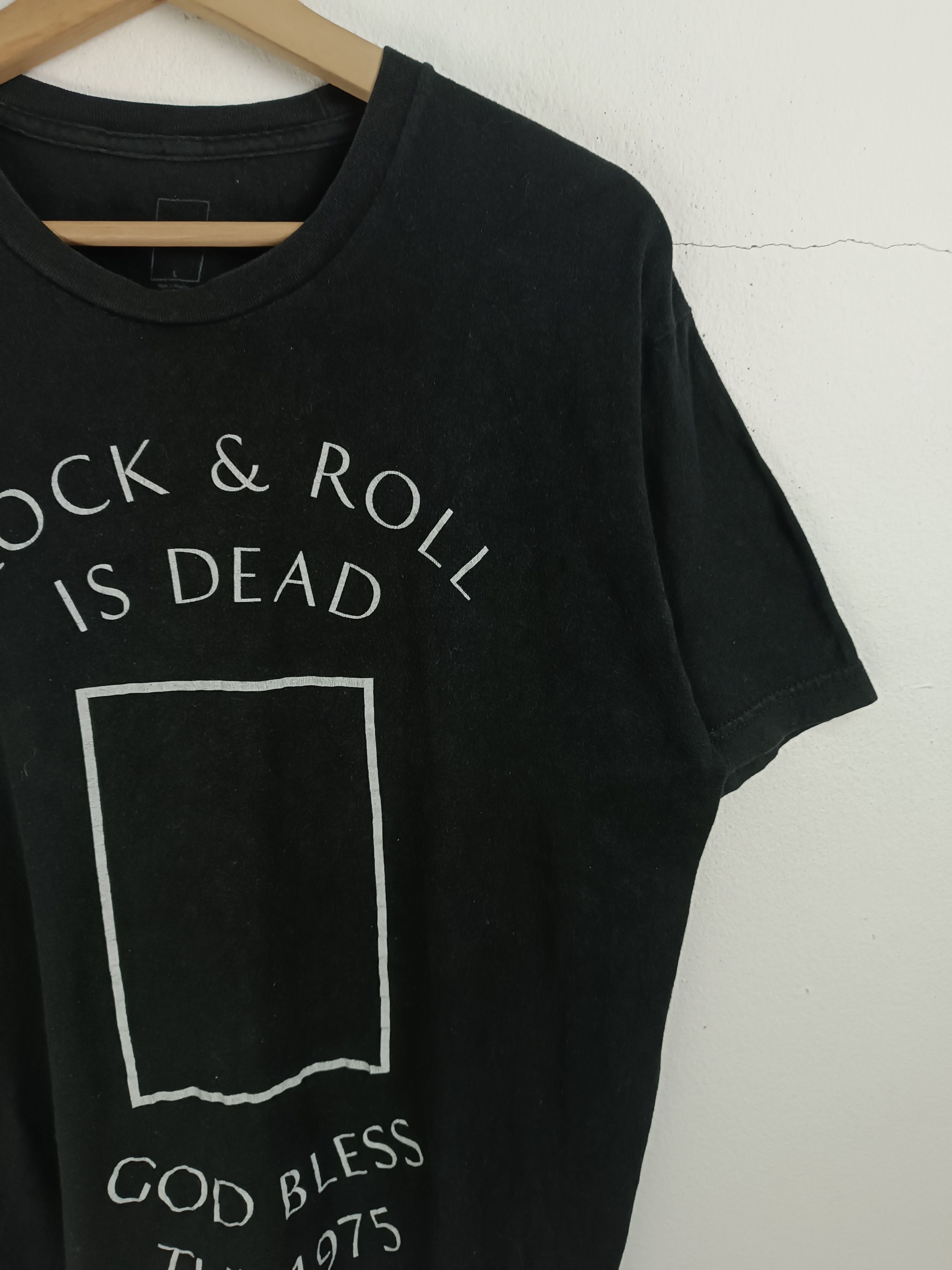 Vintage VINTAGE THE 1975 ROCK & ROLL IS DEAD TEE arctic strokes Size US L / EU 52-54 / 3 - 6 Thumbnail