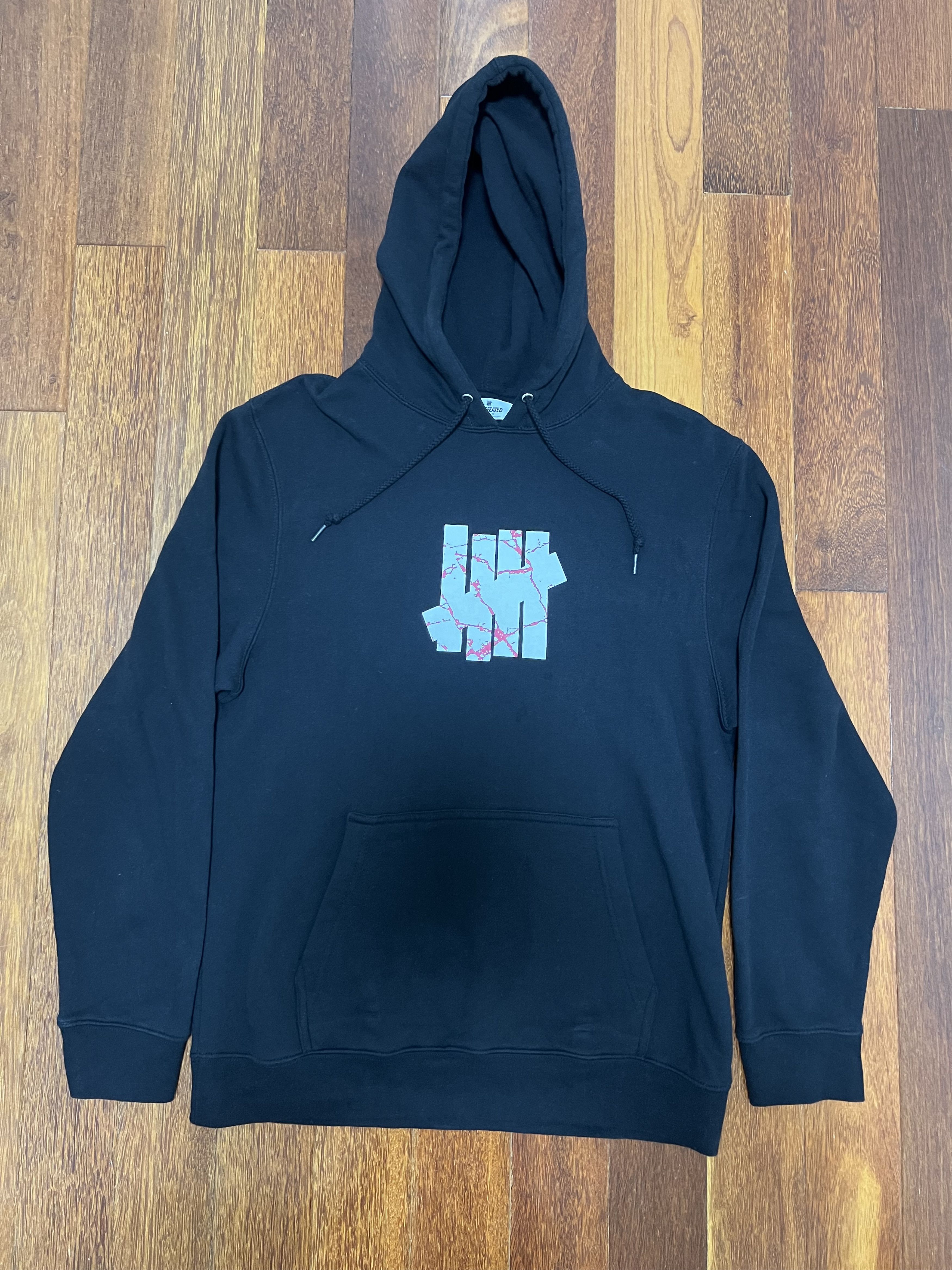 Undefeated 💚 2017 Undefeated Blood Stripe Logo Hoodie Black Medium Size US M / EU 48-50 / 2 - 1 Thumbnail