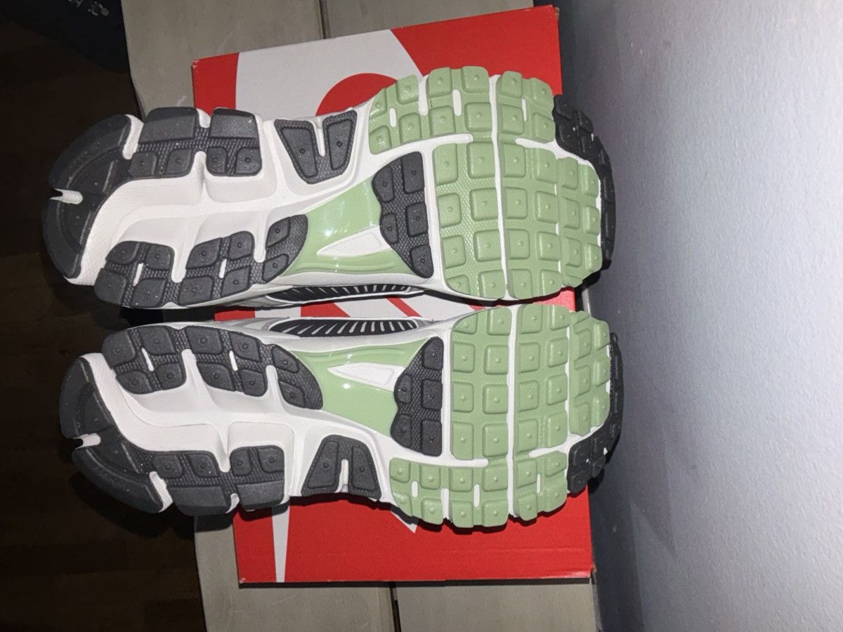 Nike Nike Zoom Vomero 5 Size US 7 / EU 40 - 7 Thumbnail