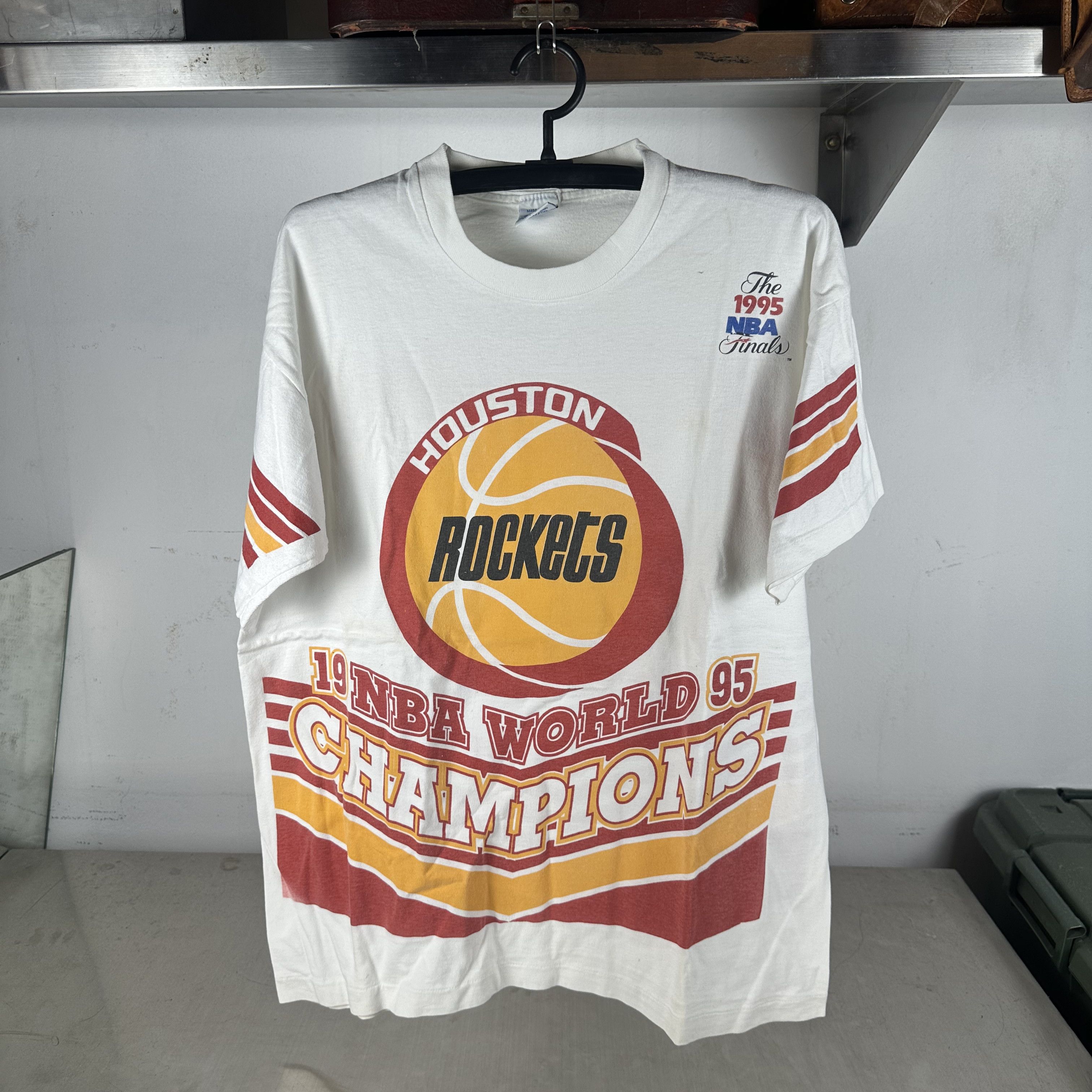 Vintage ​​​​1995 Houston Rockets NBA Champions AOP Salem T-shirt Size US XL / EU 56 / 4 - 1 Thumbnail