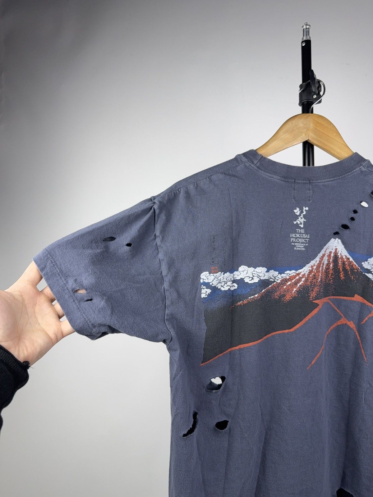 Japanese Brand Kume JP Tokyo Hokusai Fuji Graphic Distressed Tee Japan M Size US M / EU 48-50 / 2 - 11 Thumbnail