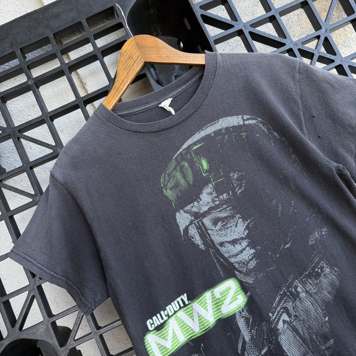 Vintage Vintage 2010 Call Of Duty Modern Warfare 2 Tee Size US S / EU 44-46 / 1 - 4 Thumbnail