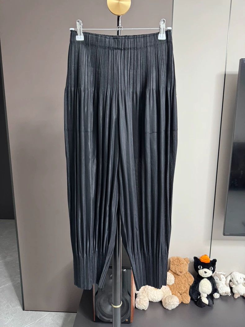 Issey Miyake issey miyake size:2 Black pleated pants 2505-Nextarrow Size 42" / US 20 - 1 Thumbnail