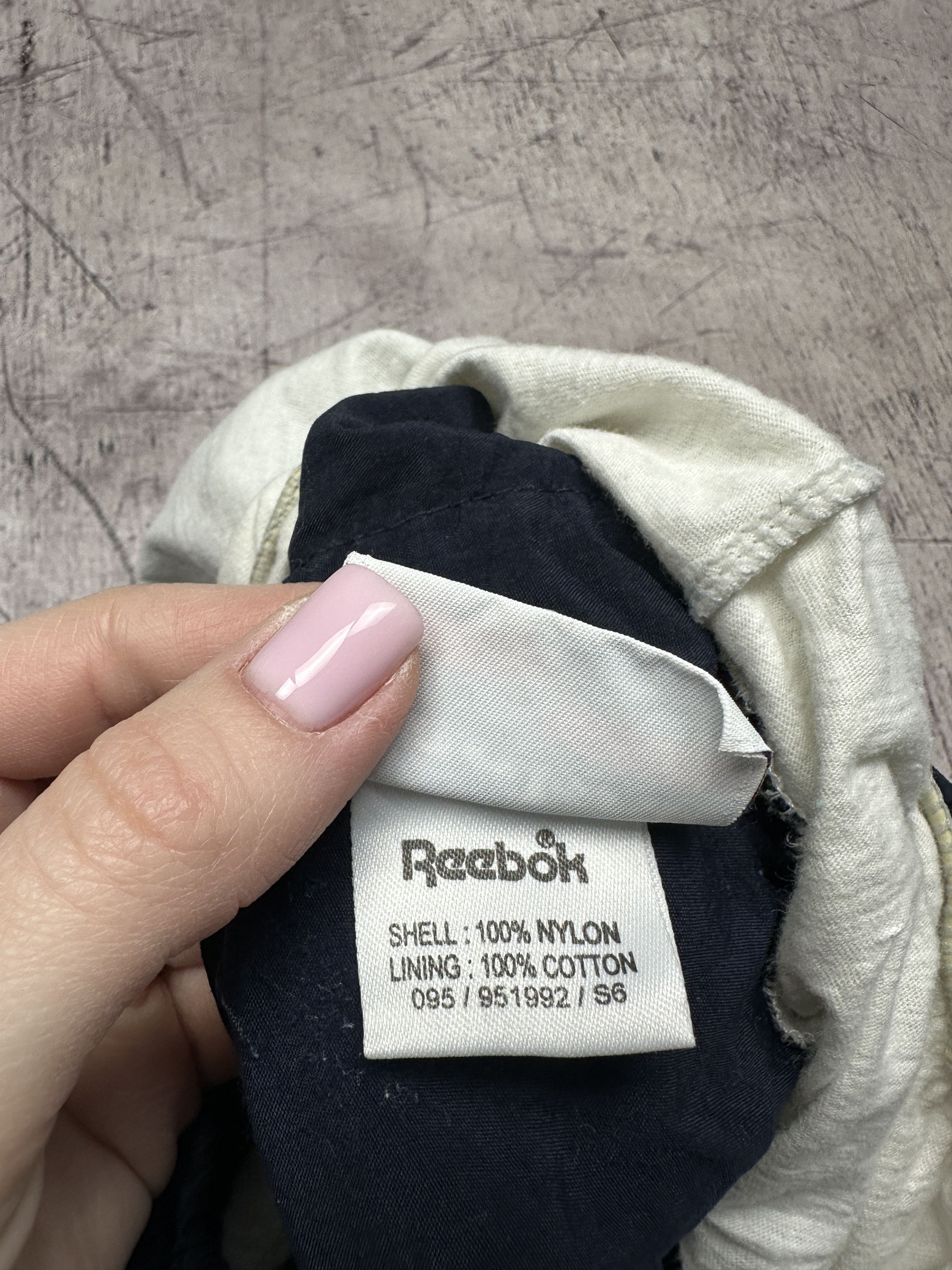 Reebok Reebok 90s Vintage Mens Nylon Shorts Size US 34 / EU 50 - 8 Thumbnail