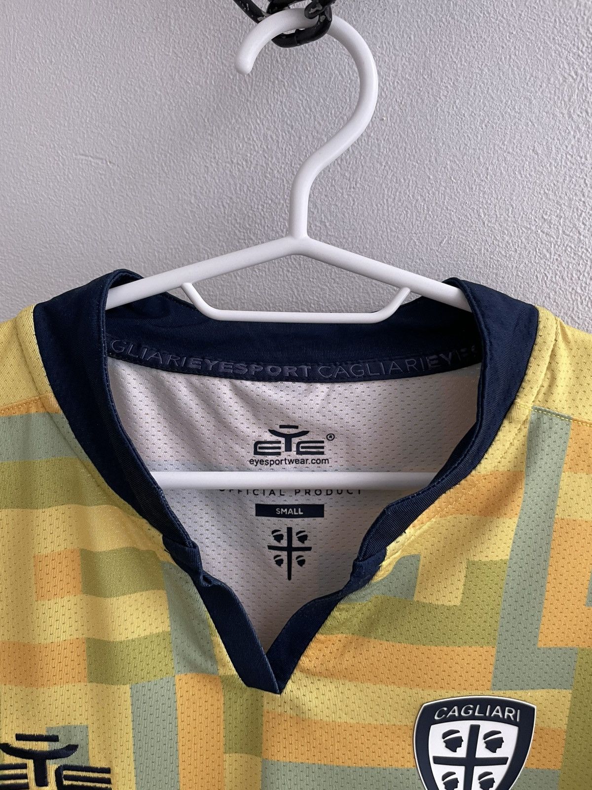 Vintage Cagliari Calcio 2022 2023 Third Football Soccer Jersey Shirt Size US S / EU 44-46 / 1 - 12 Thumbnail