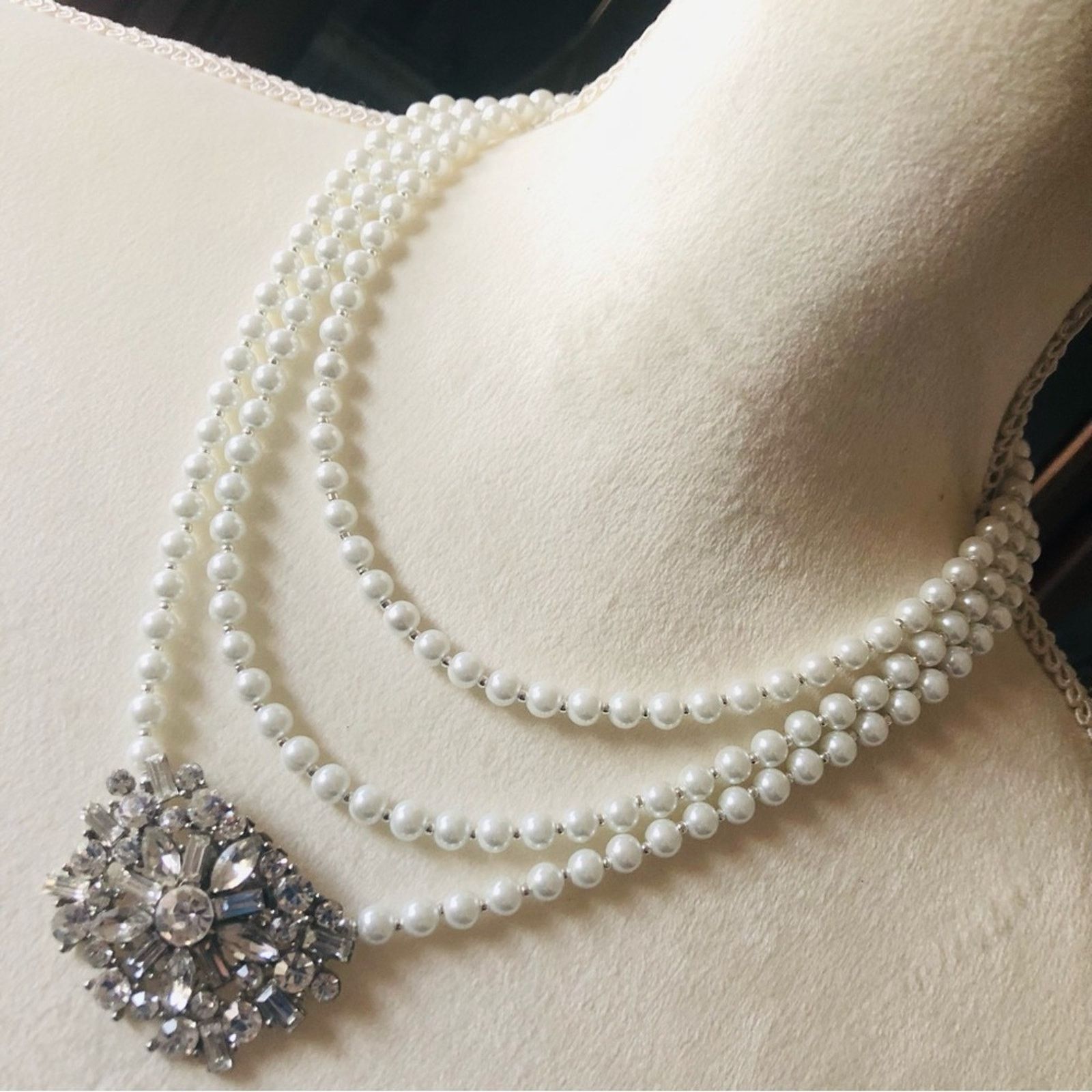 Jewelry Handcrafted repurpose Hollywood glam glass Pearl necklac Size ONE SIZE - 1 Thumbnail